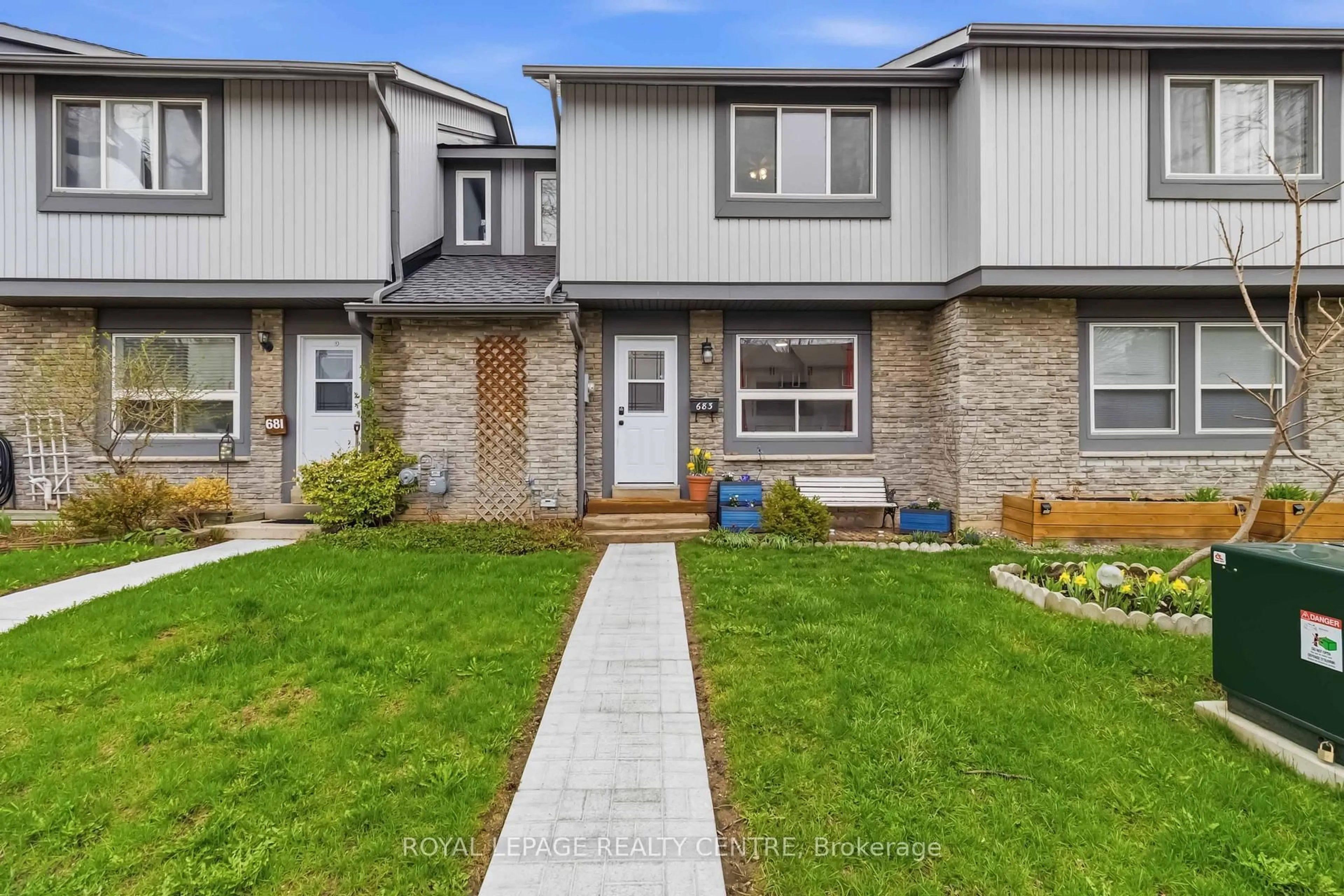 Home with vinyl exterior material, street for 683 Woodward Ave, Milton Ontario L9T 3K4