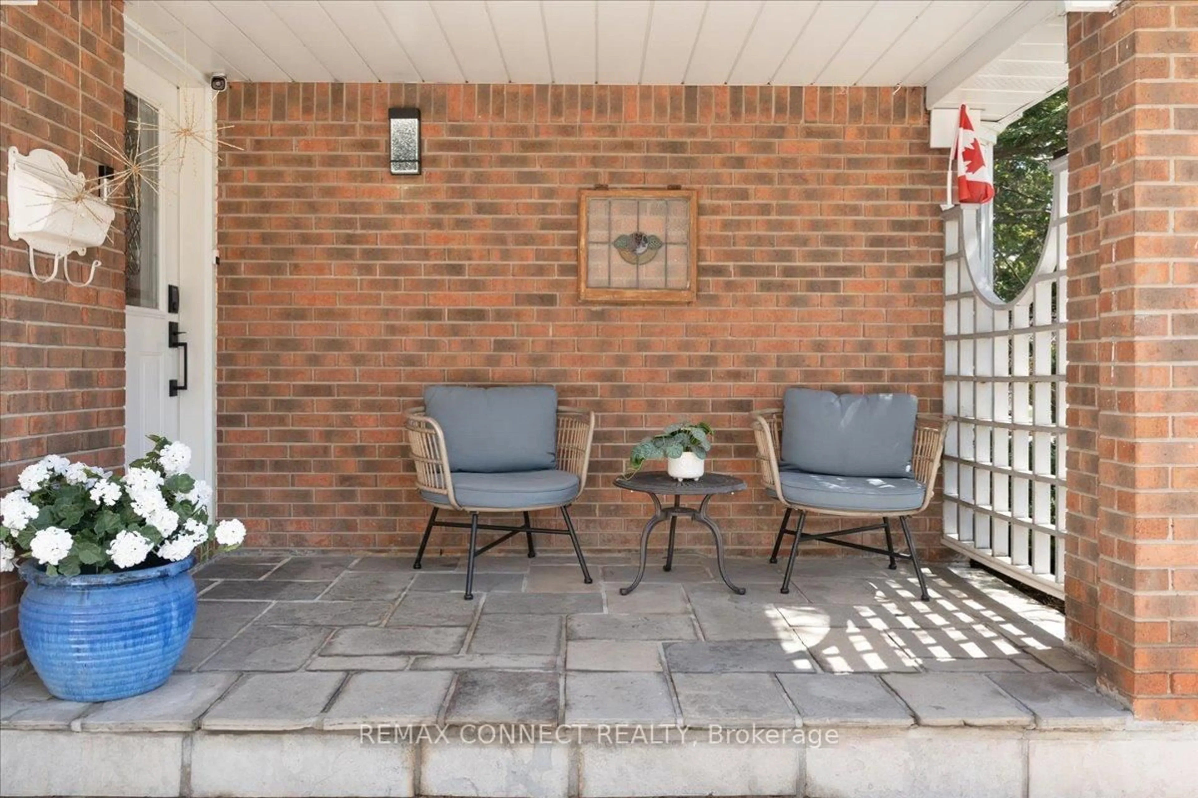 Patio, street for 2491 Parmeer Dr, Mississauga Ontario L5C 2Y3