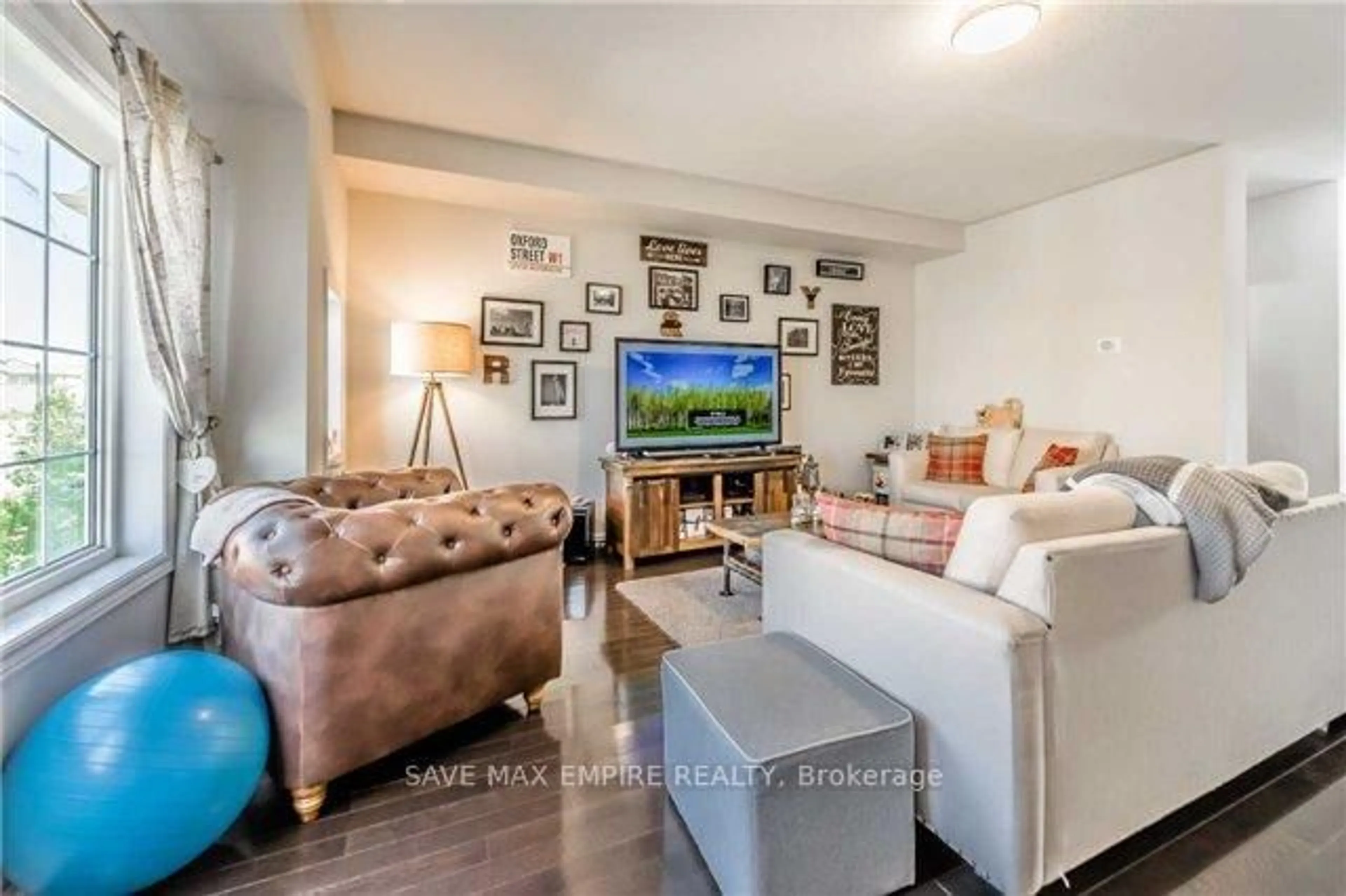 Living room with furniture, unknown for 78 Aspen Hill Rd, Brampton Ontario L6Y 6E4