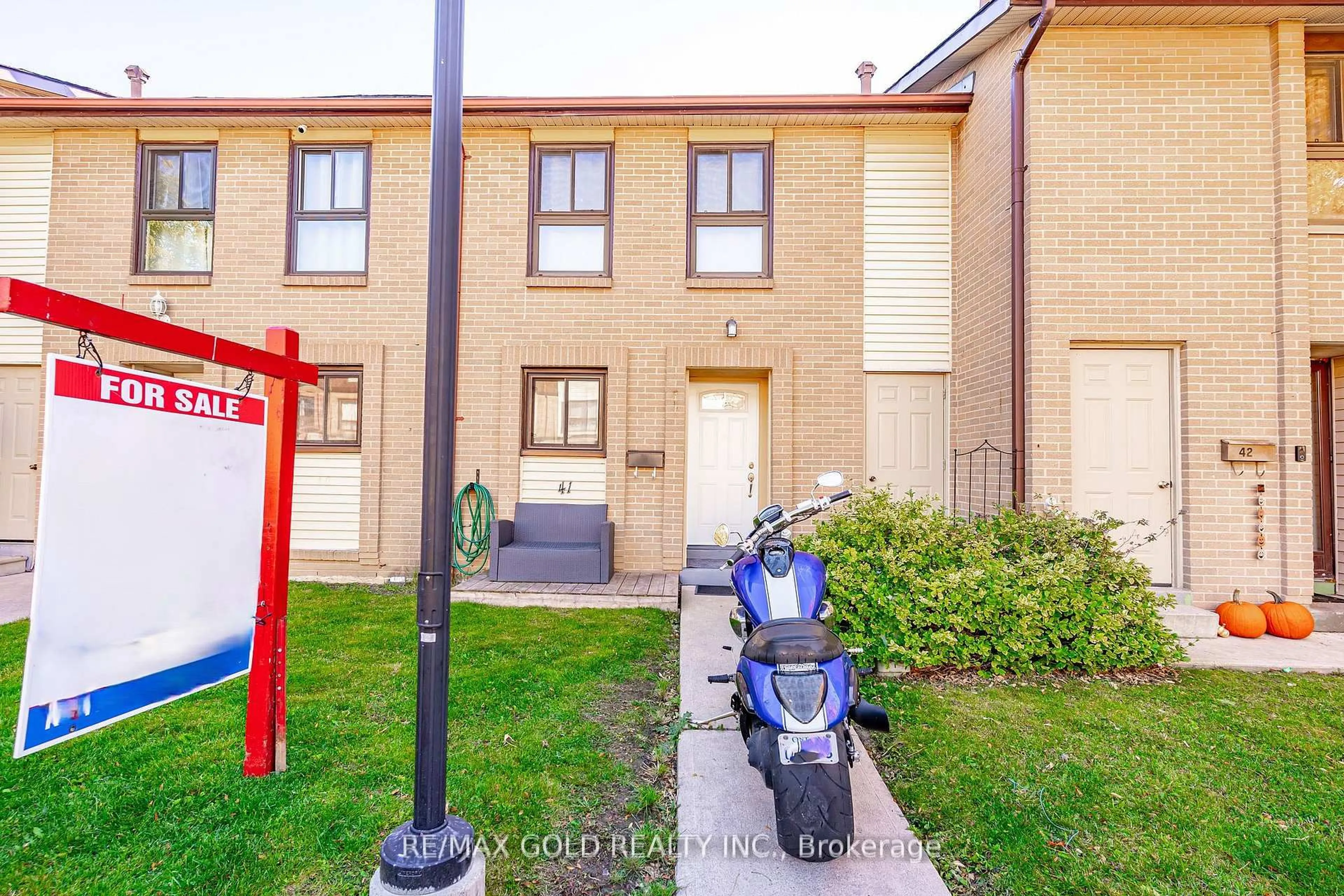 A pic from outside/outdoor area/front of a property/back of a property/a pic from drone, street for 46 Dearbourne Blvd #41, Brampton Ontario L6T 1J7