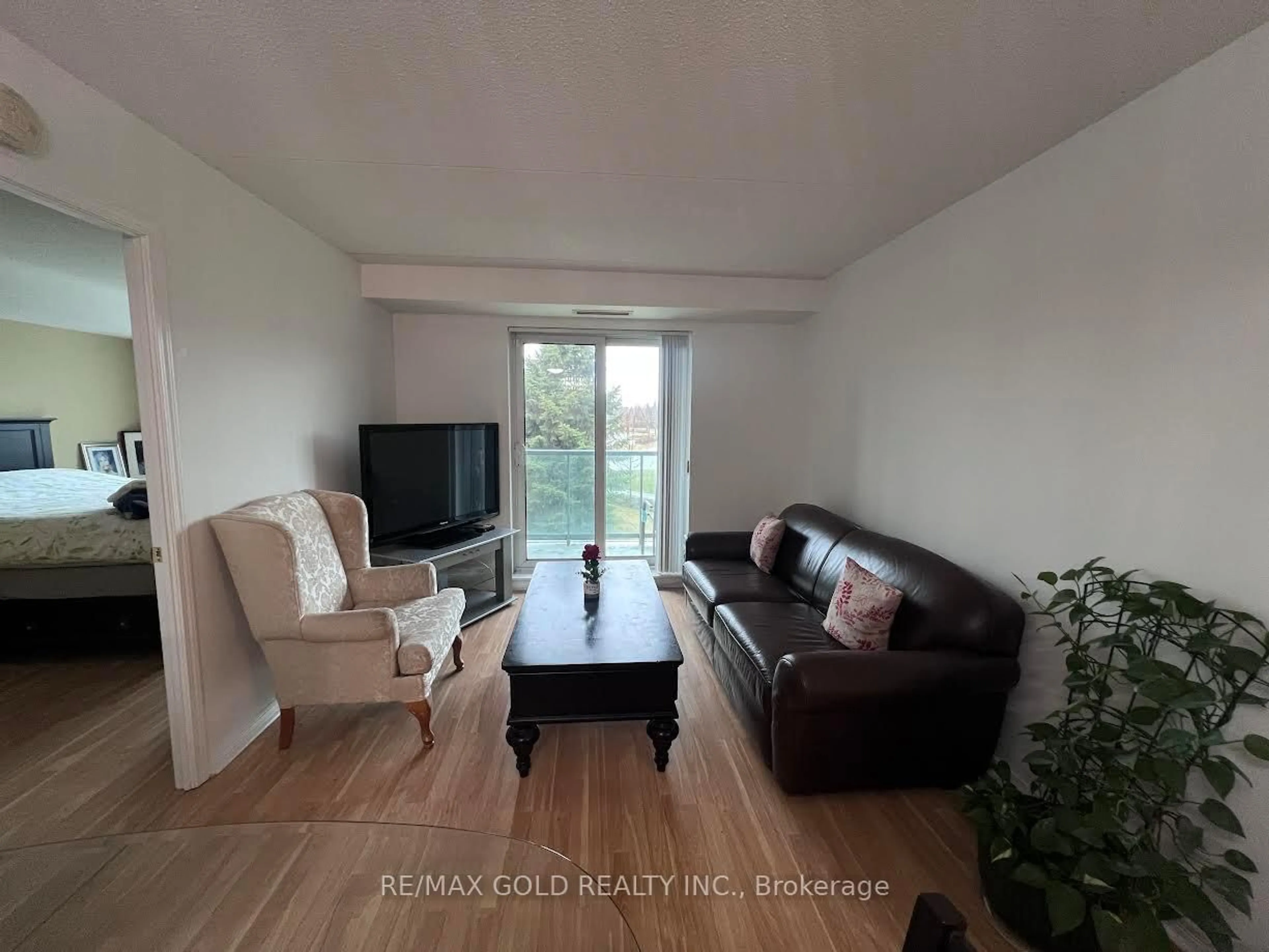 Living room with furniture, wood/laminate floor for 25 Via Rosedale Way #213, Brampton Ontario L6R 3J8
