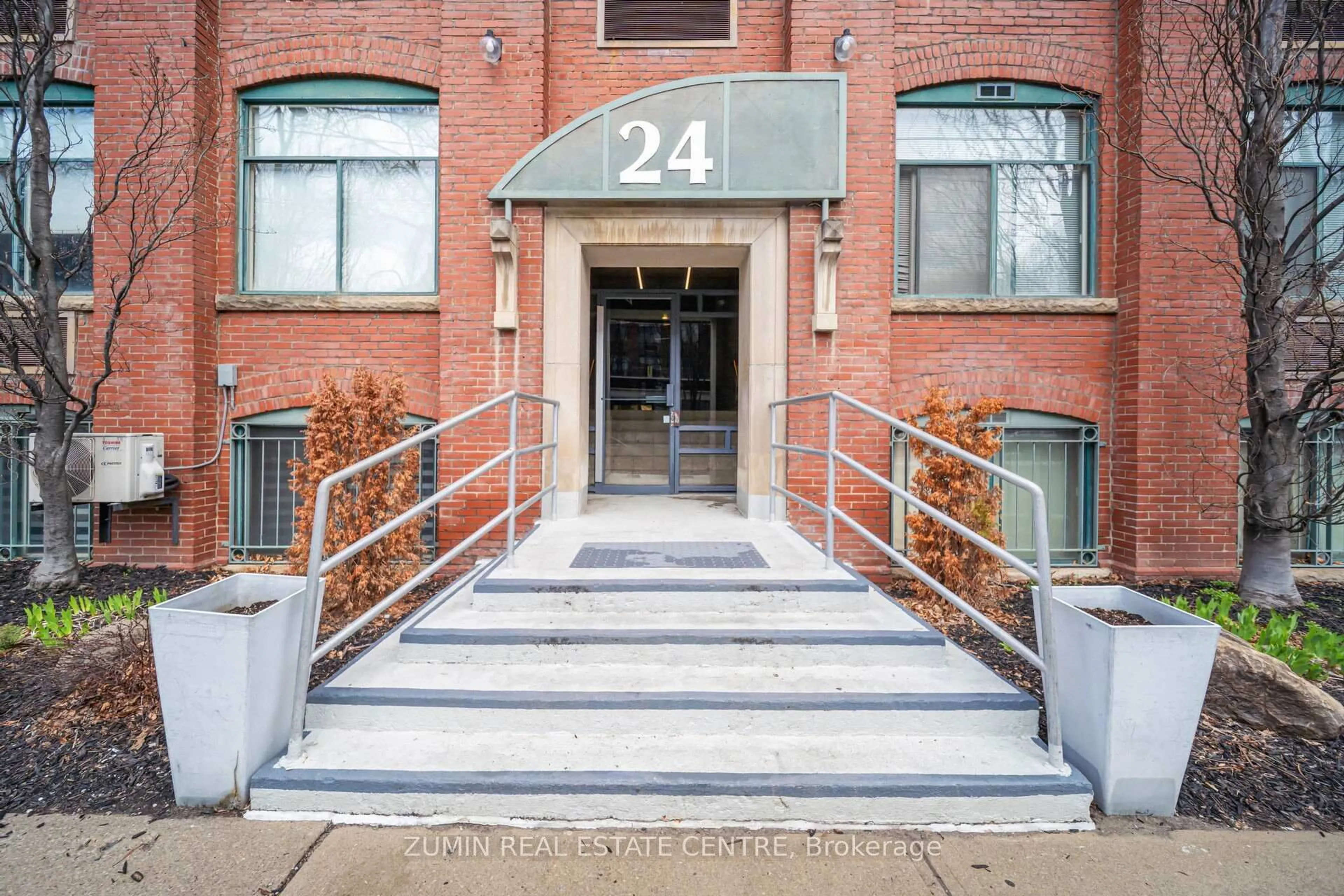 Indoor foyer for 24 Noble St #307, Toronto Ontario M6K 2C8