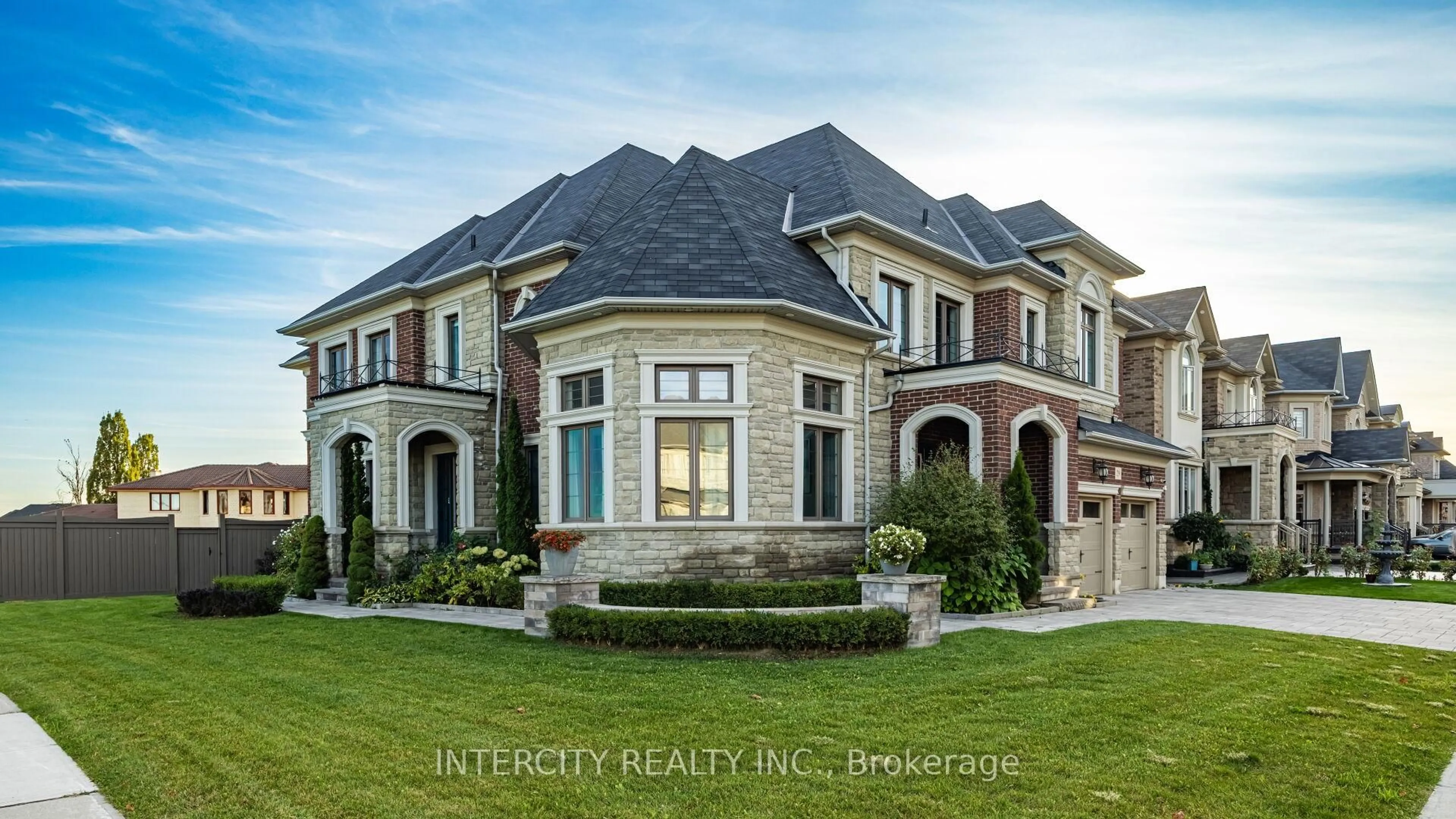 Home with brick exterior material, unknown for 29 Chiming Rd, Brampton Ontario L6P 4E1