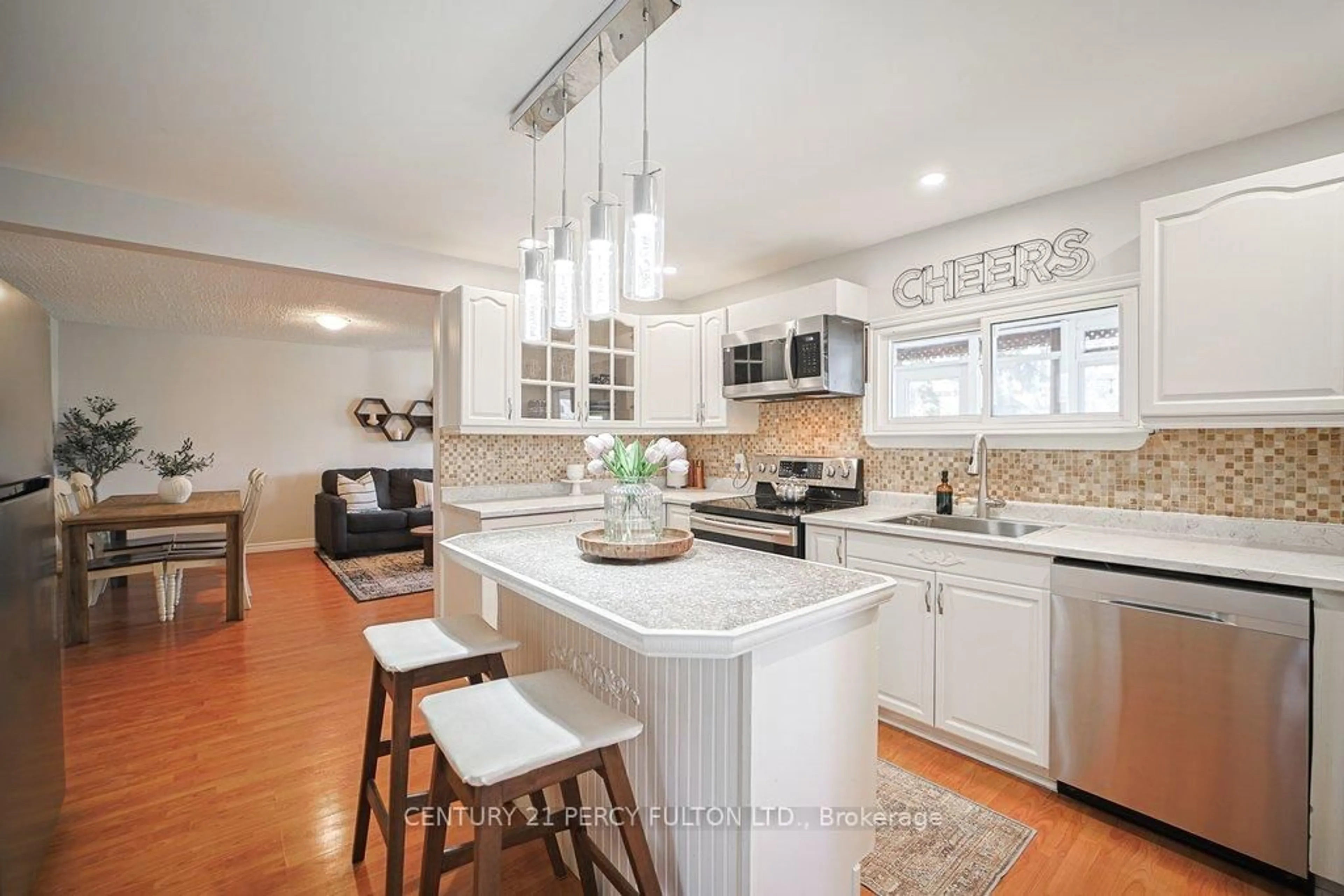 Open concept kitchen, ceramic/tile floor for 3 Mill St, Brampton Ontario L6Y 1S4