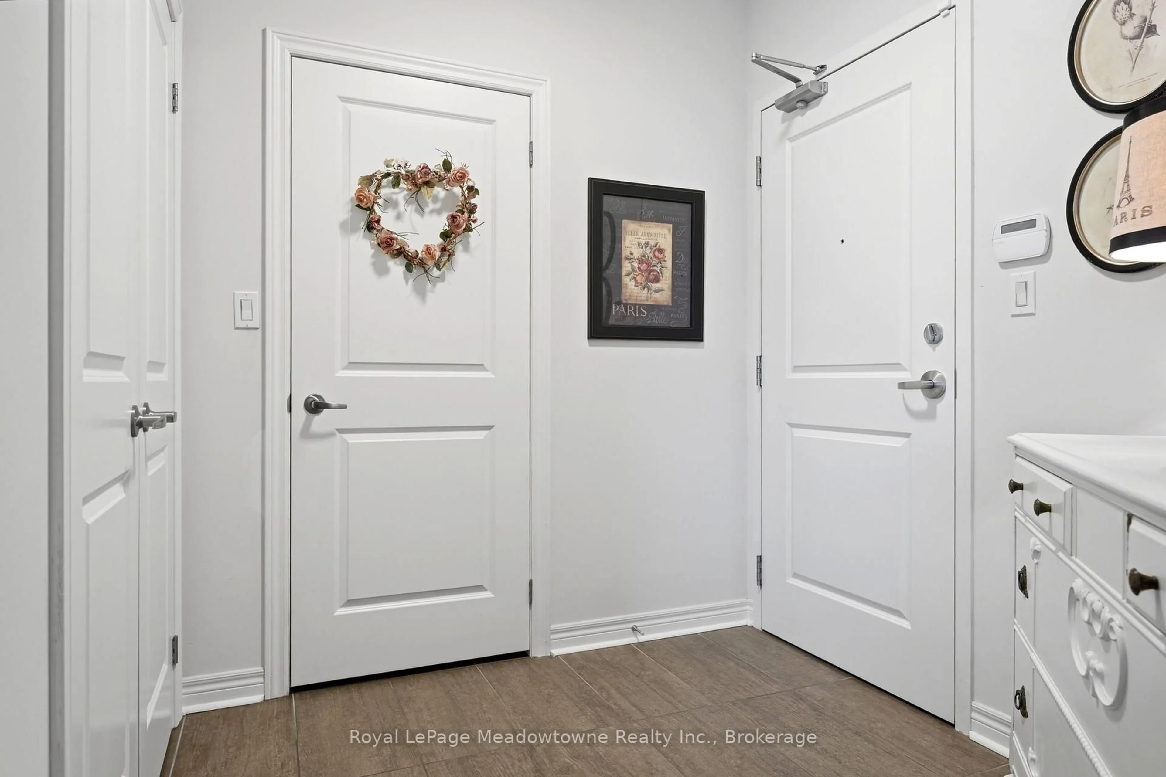 Indoor entryway for 33 Whitmer St #109, Milton Ontario L9T 8P9