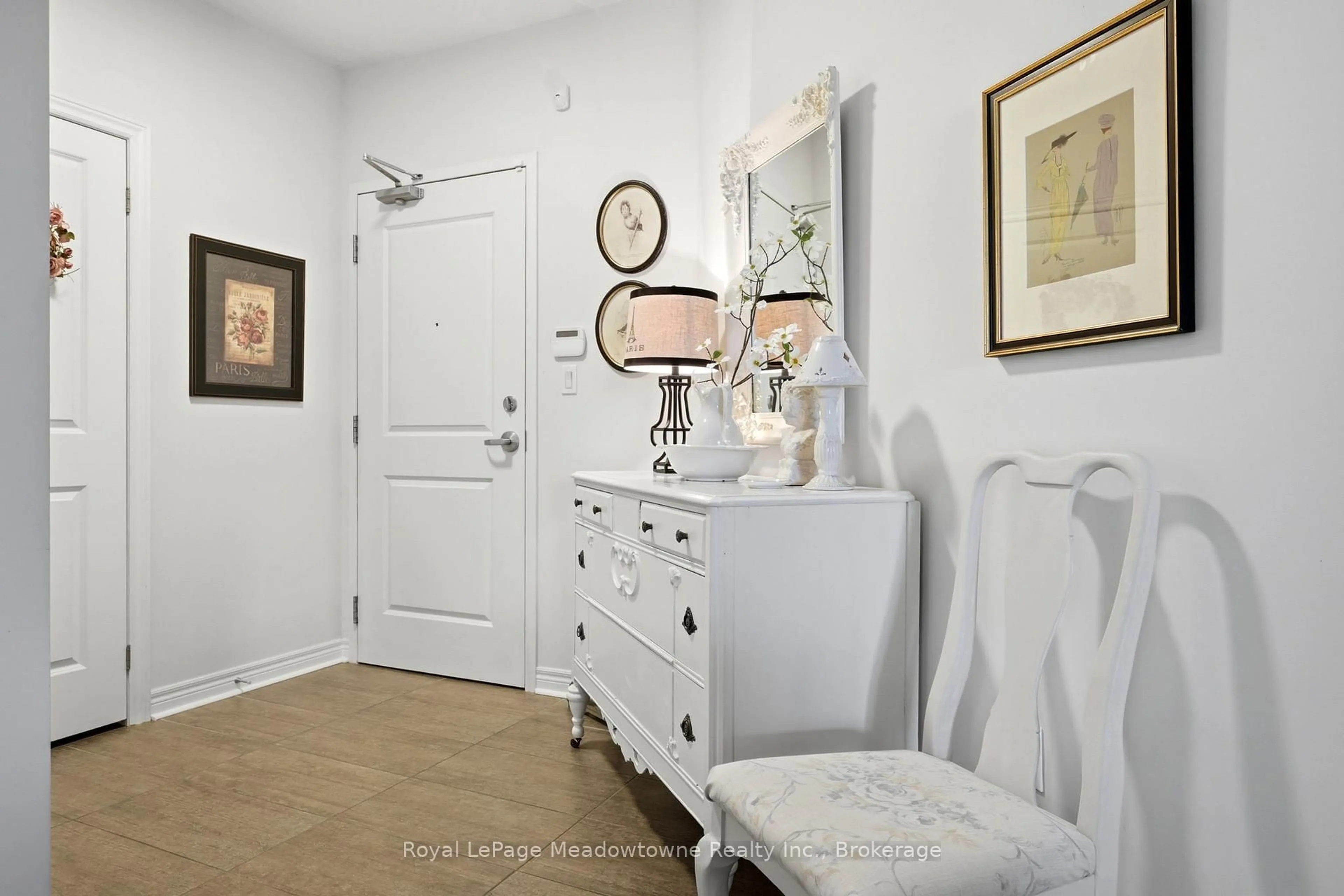 Indoor entryway for 33 Whitmer St #109, Milton Ontario L9T 8P9