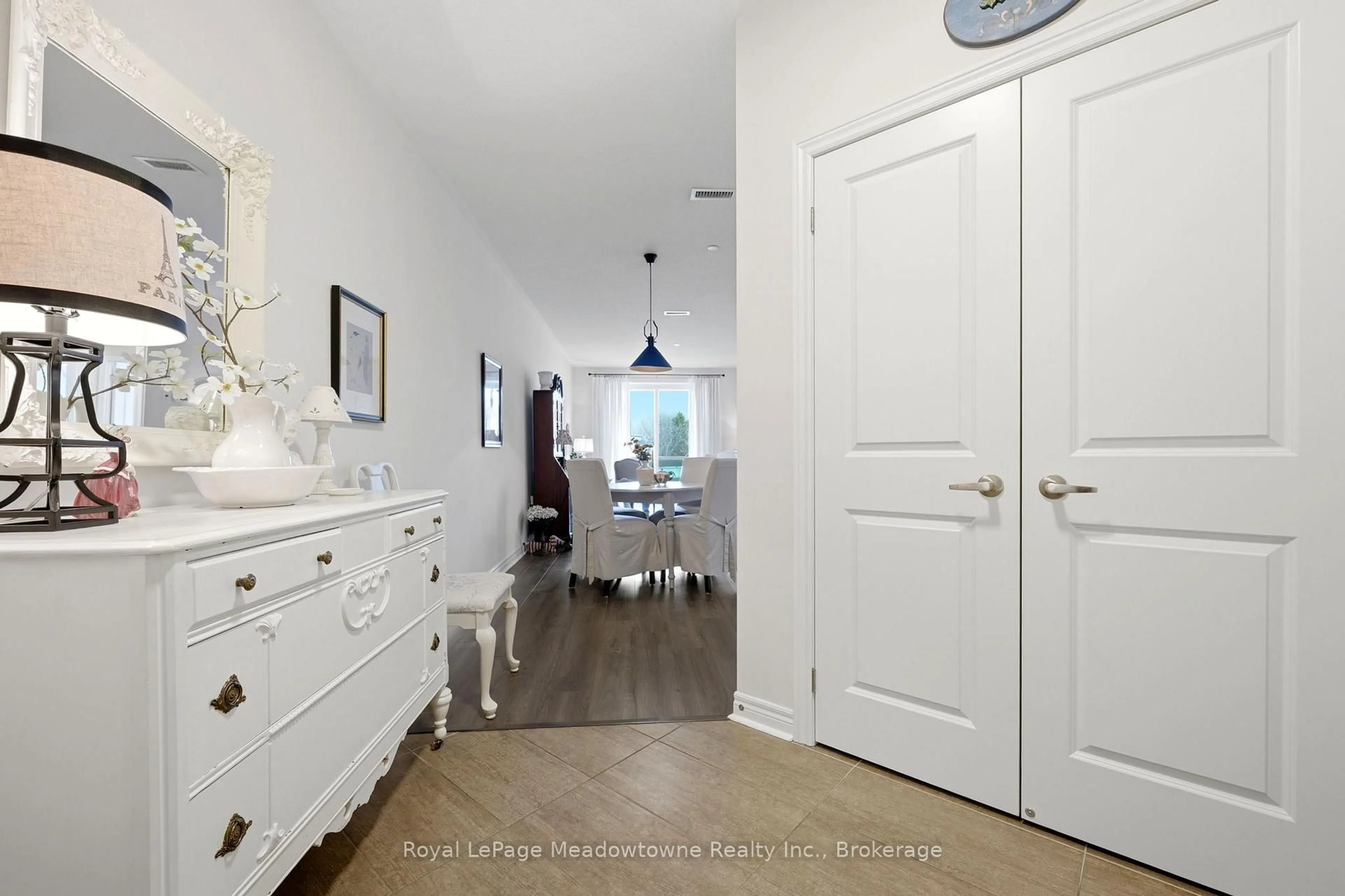 Indoor entryway for 33 Whitmer St #109, Milton Ontario L9T 8P9