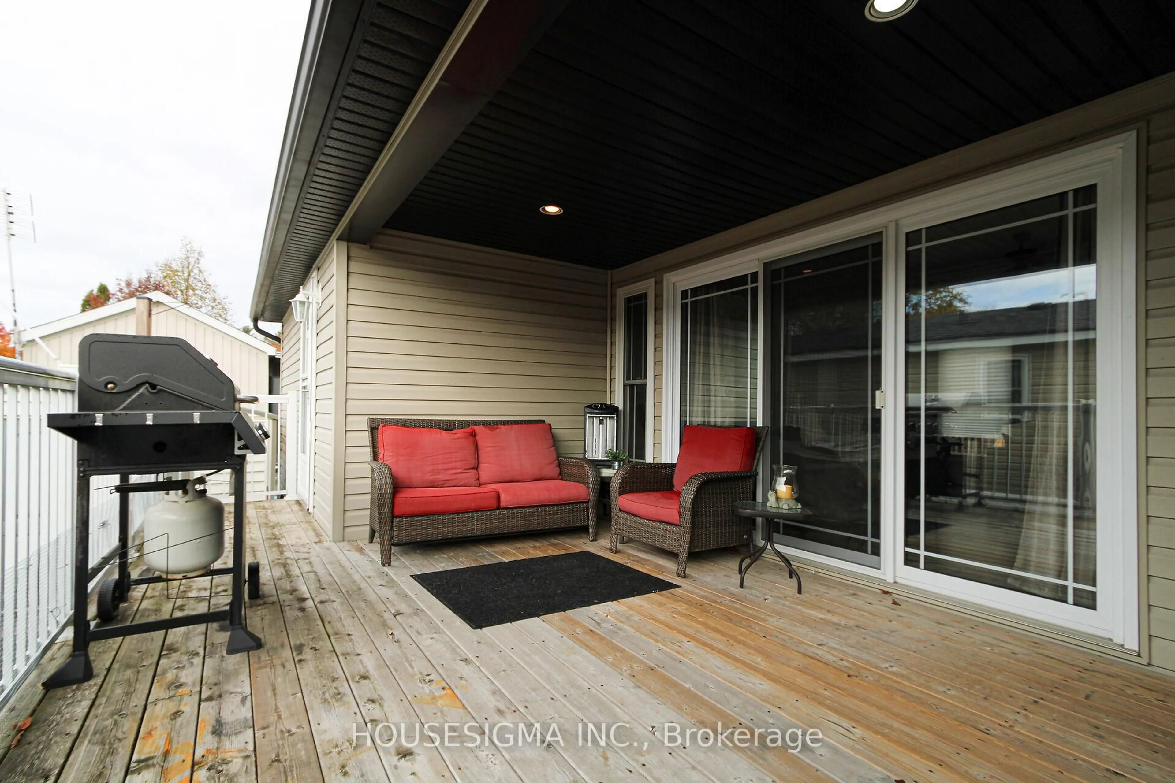Patio, water/lake/river/ocean view for 4449 Milburough - 5 Tamarac Line, Burlington Ontario L7P 0C5