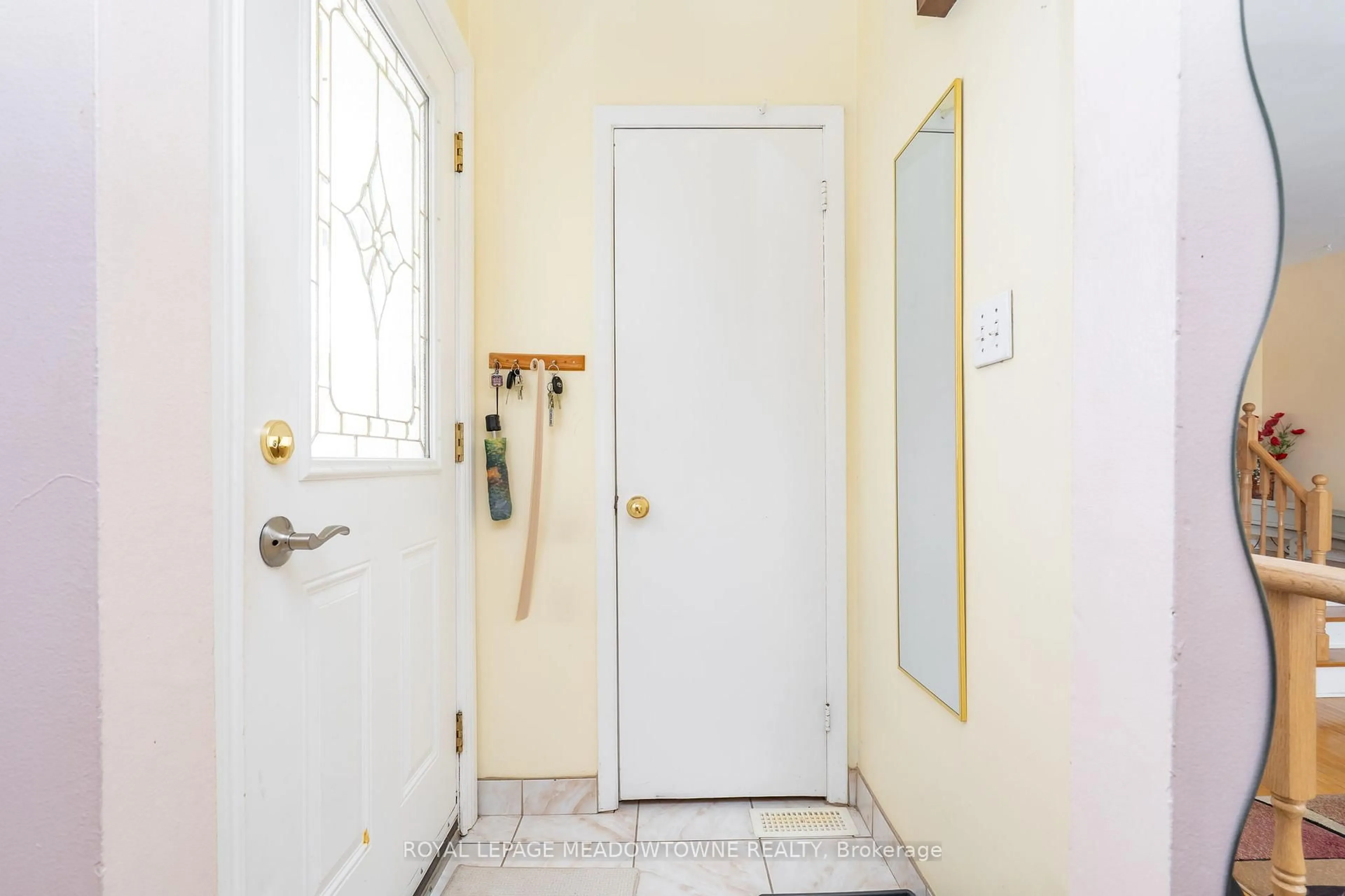 Indoor entryway for 61 Ardglen Dr #19, Brampton Ontario L6W 1V1