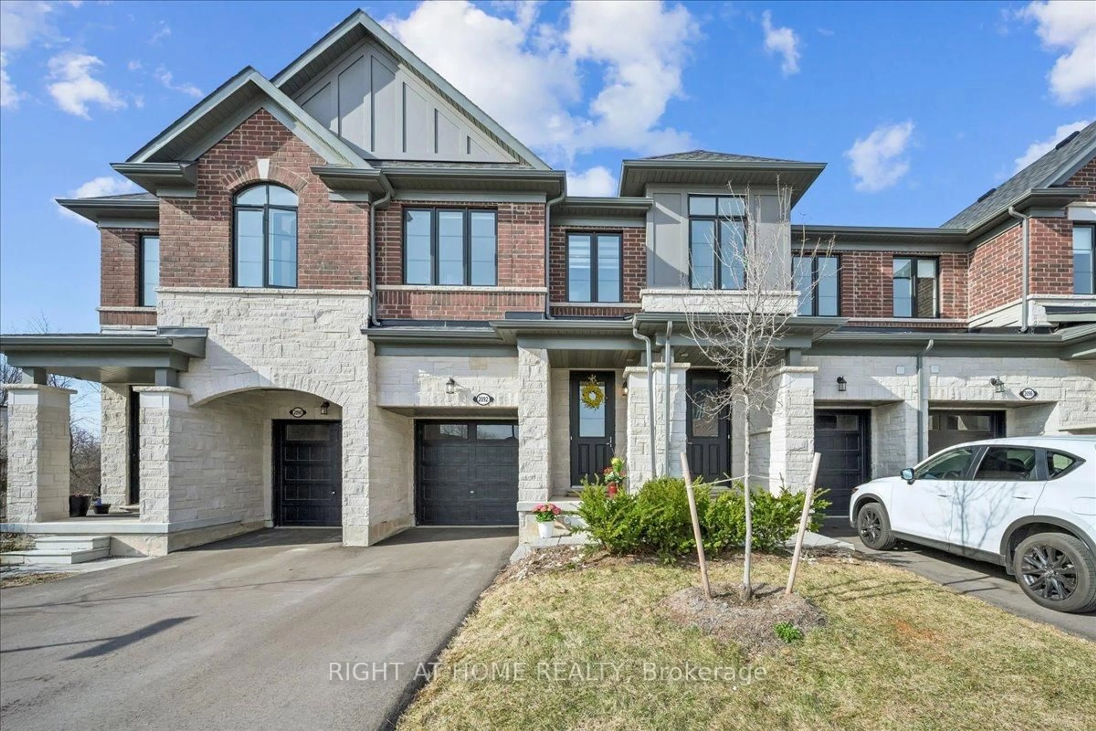 Home with brick exterior material, street for 2092 Ellerston Common, Burlington Ontario L7P 0V6