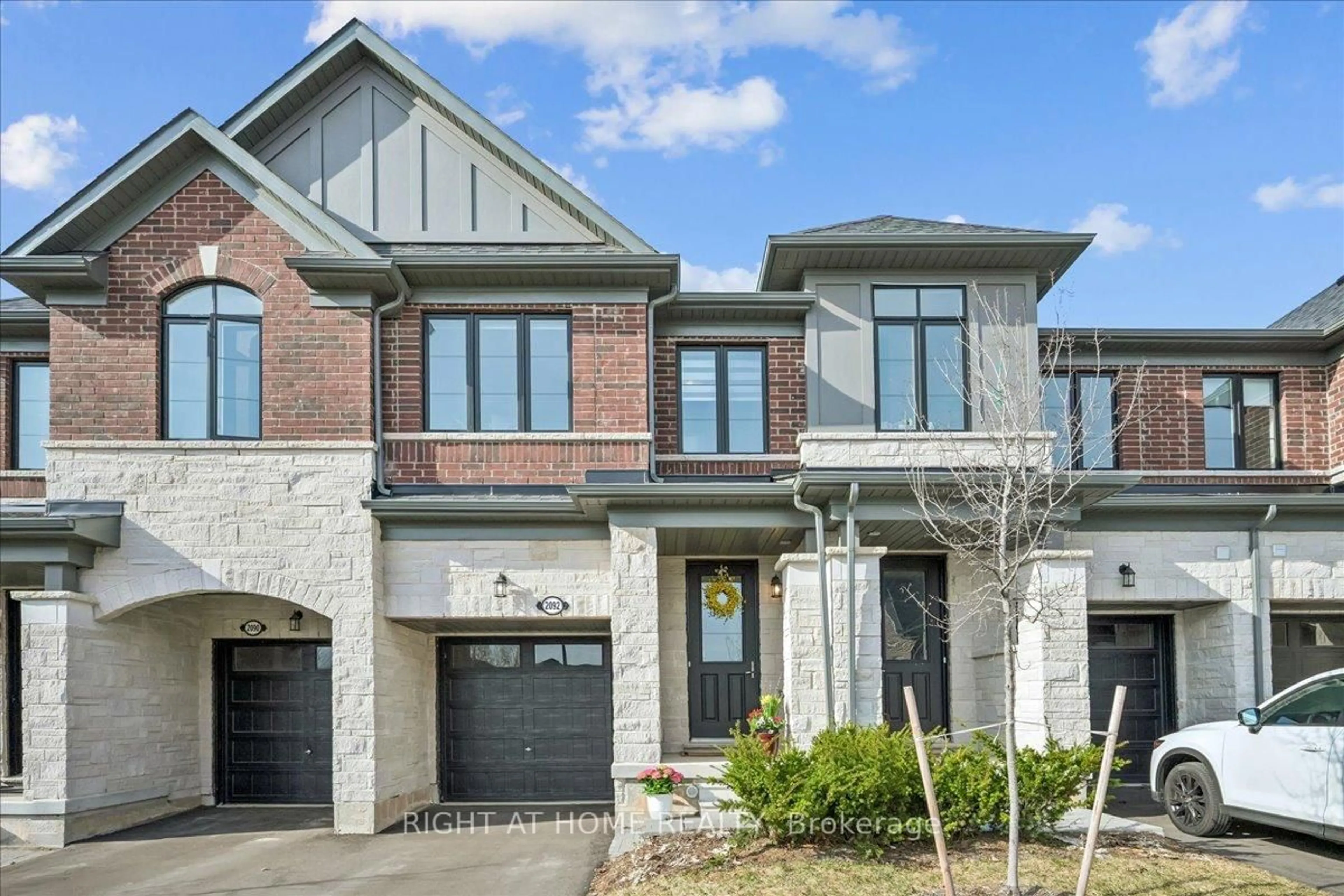 Home with brick exterior material, street for 2092 Ellerston Common, Burlington Ontario L7P 0V6