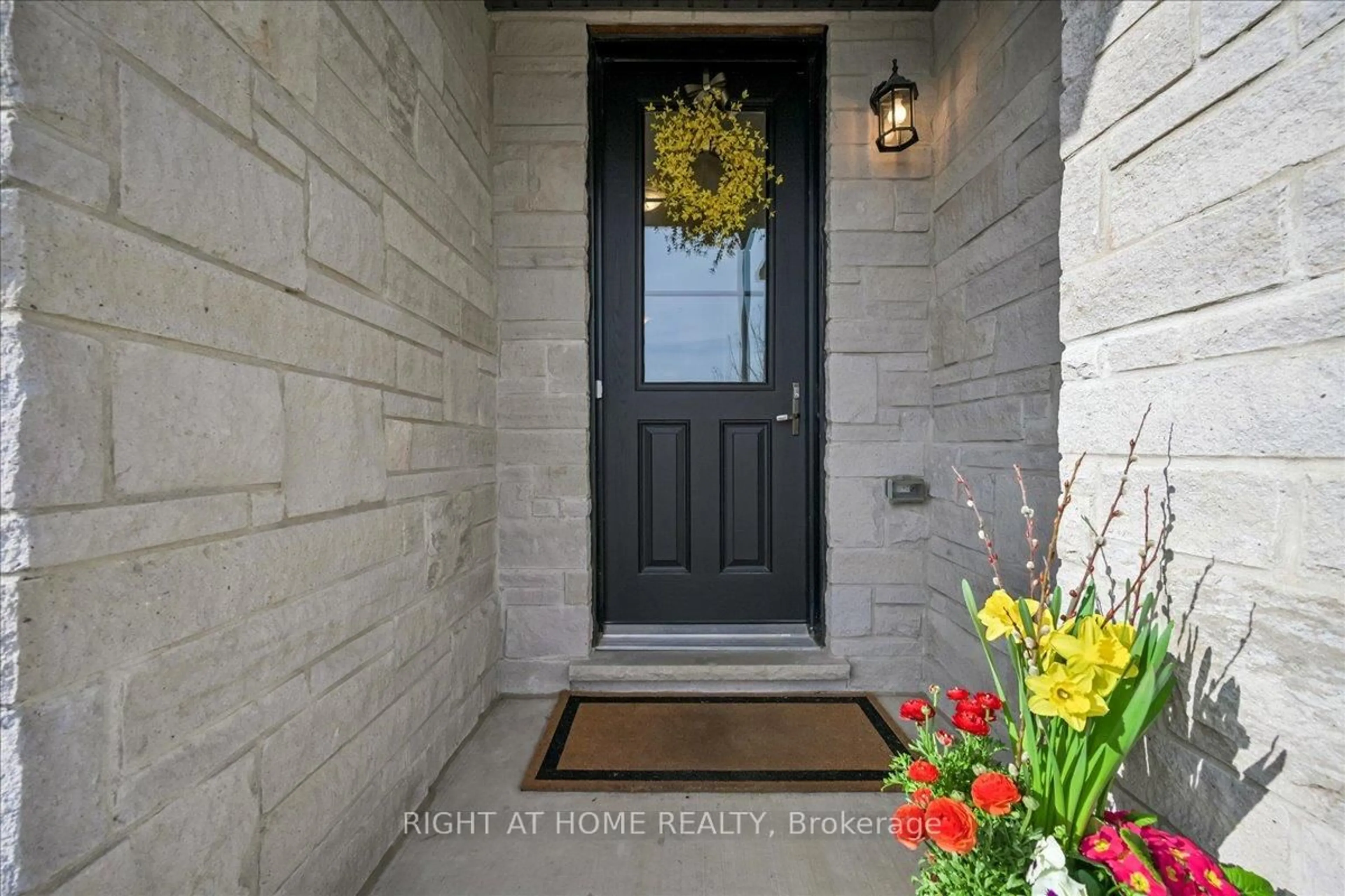 Indoor entryway for 2092 Ellerston Common, Burlington Ontario L7P 0V6