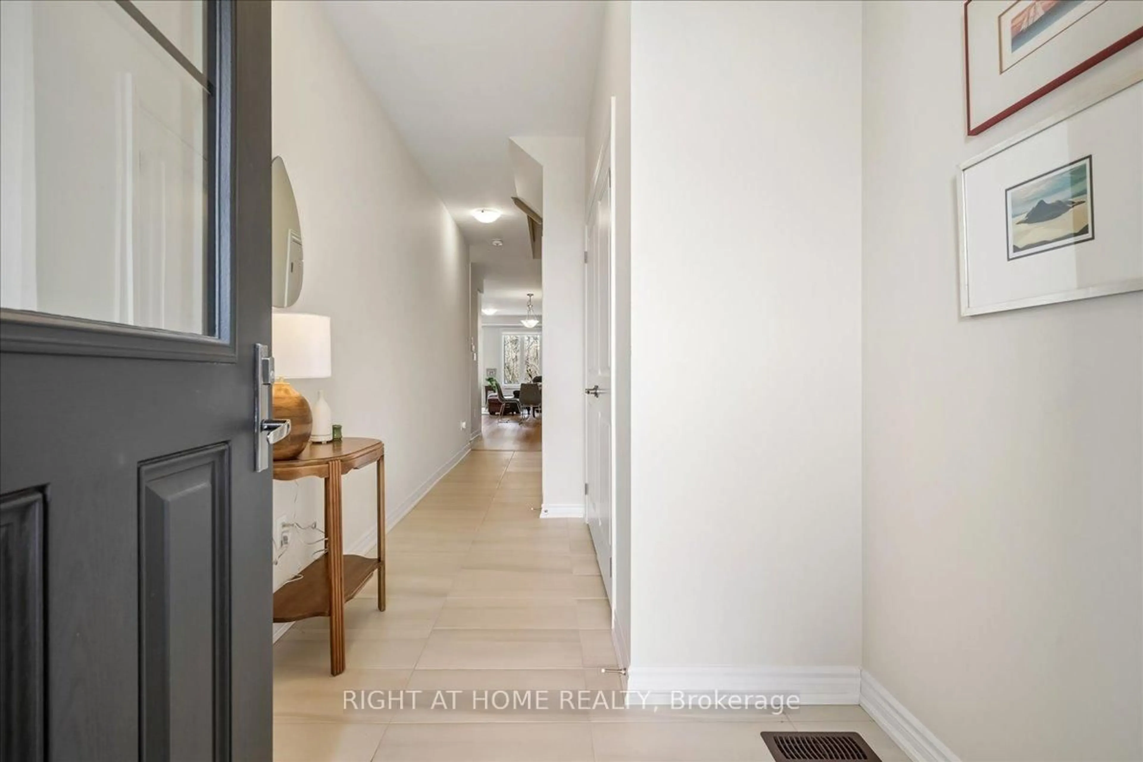 Indoor entryway for 2092 Ellerston Common, Burlington Ontario L7P 0V6