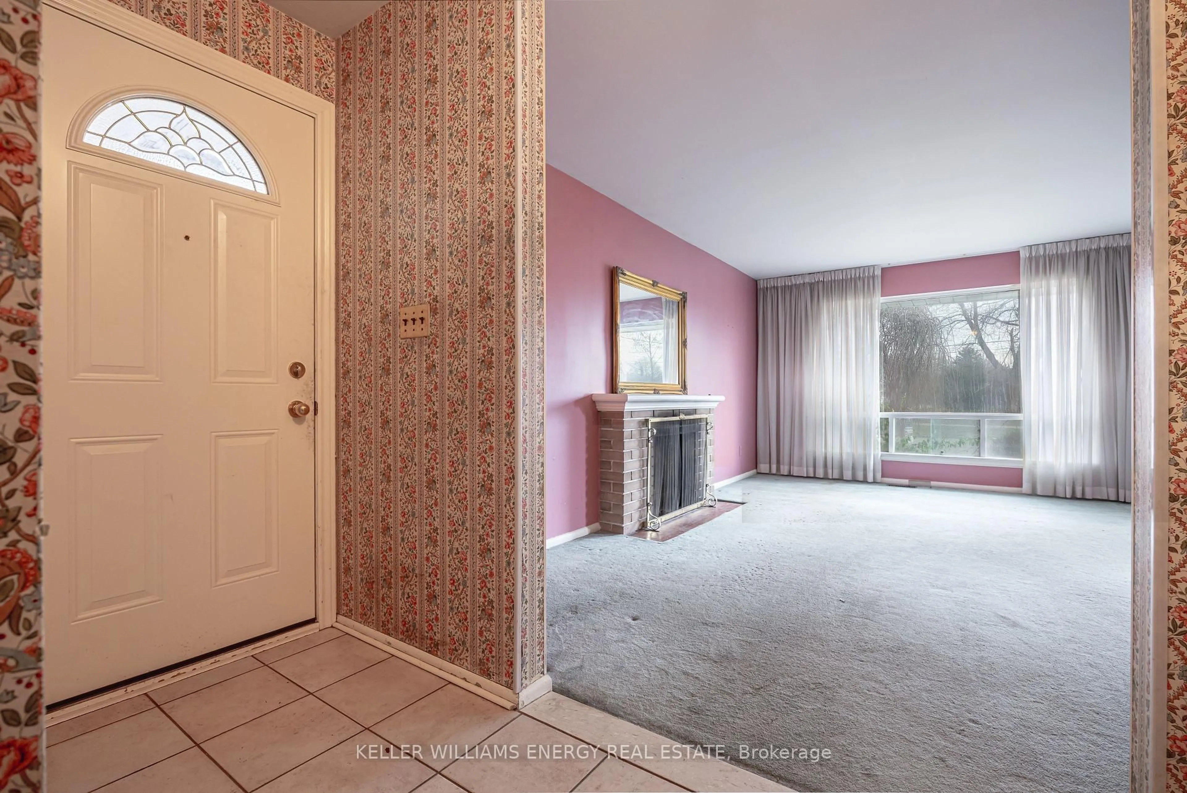 Indoor entryway for 159 Princess Margaret Blvd, Toronto Ontario M9B 2Z4