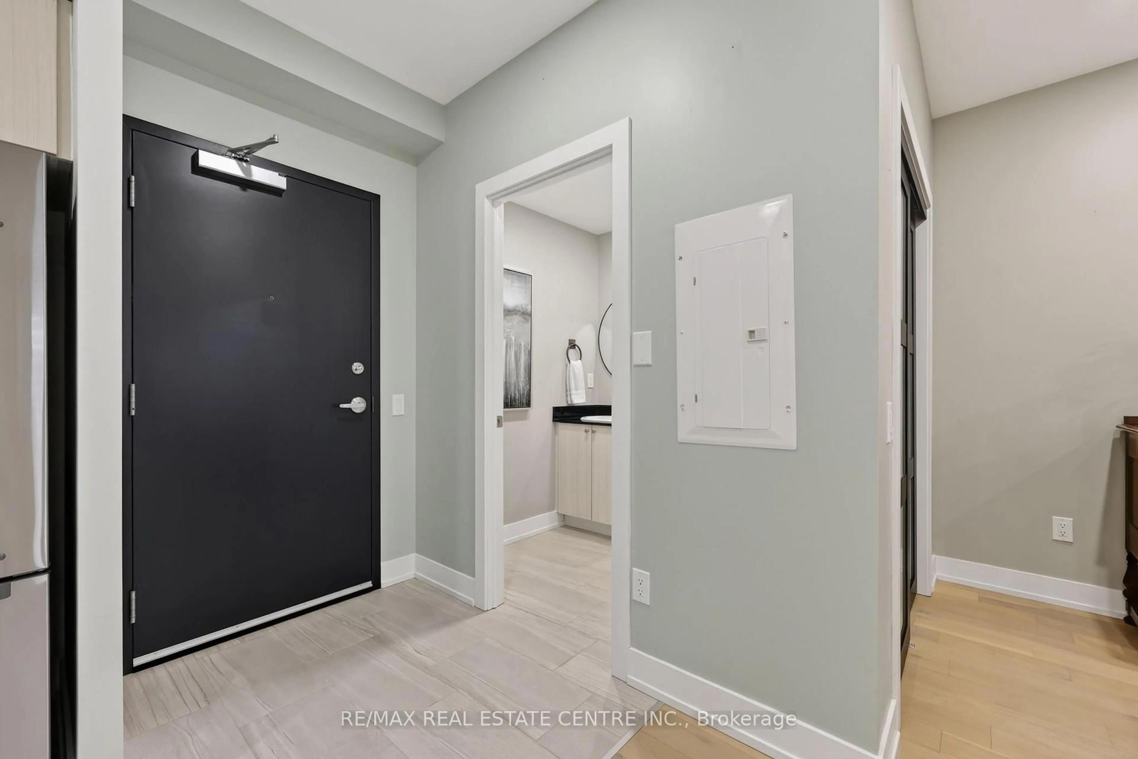 Indoor entryway for 310 Broadway Ave #211, Orangeville Ontario L9W 1L3