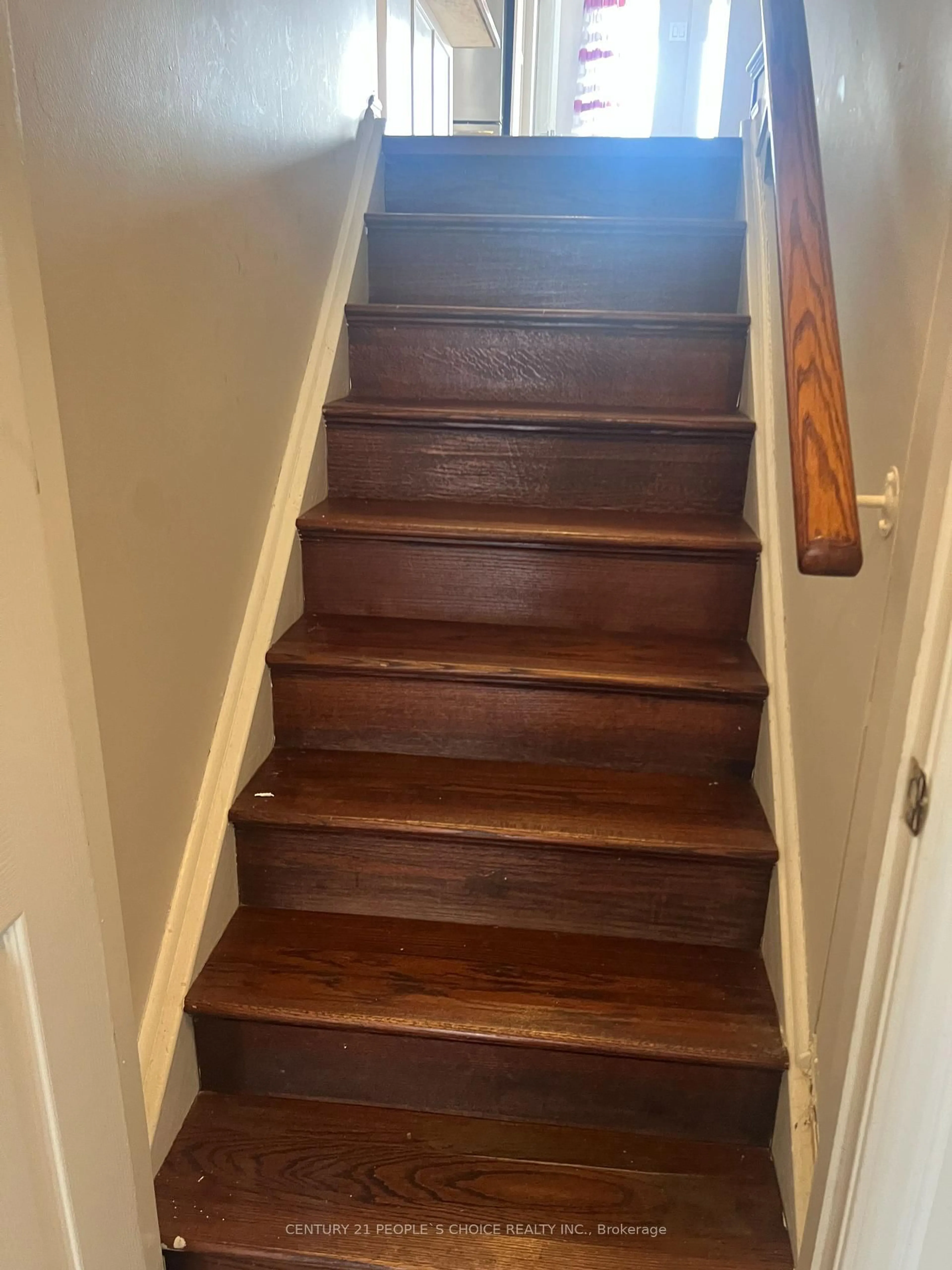 Stairs for 14 Albermarle Crt, Brampton Ontario L6Z 1R4