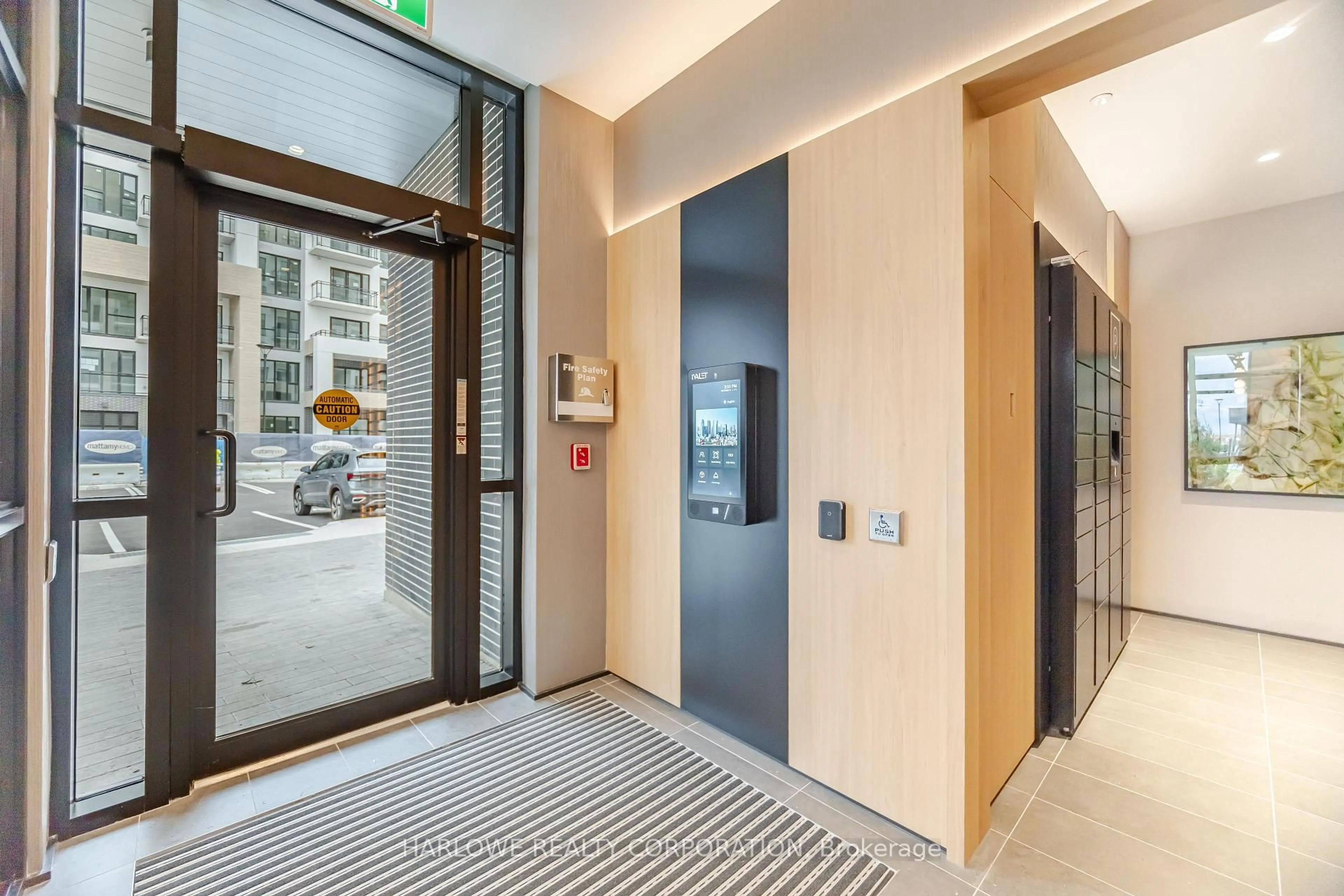 Indoor foyer for 720 Whitlock Ave #602, Milton Ontario L9E 2B5