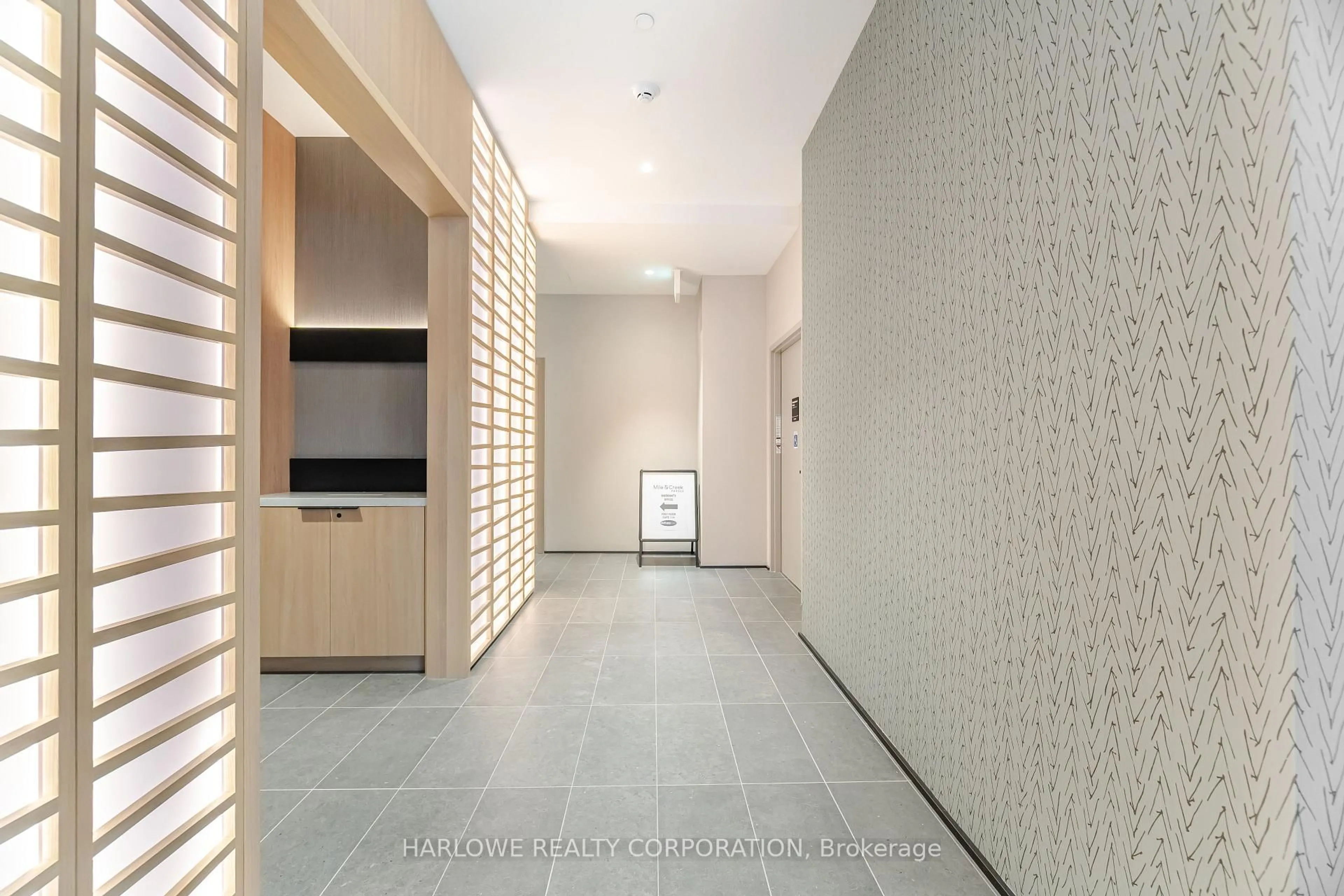 Indoor foyer for 720 Whitlock Ave #703, Milton Ontario L9E 2B5