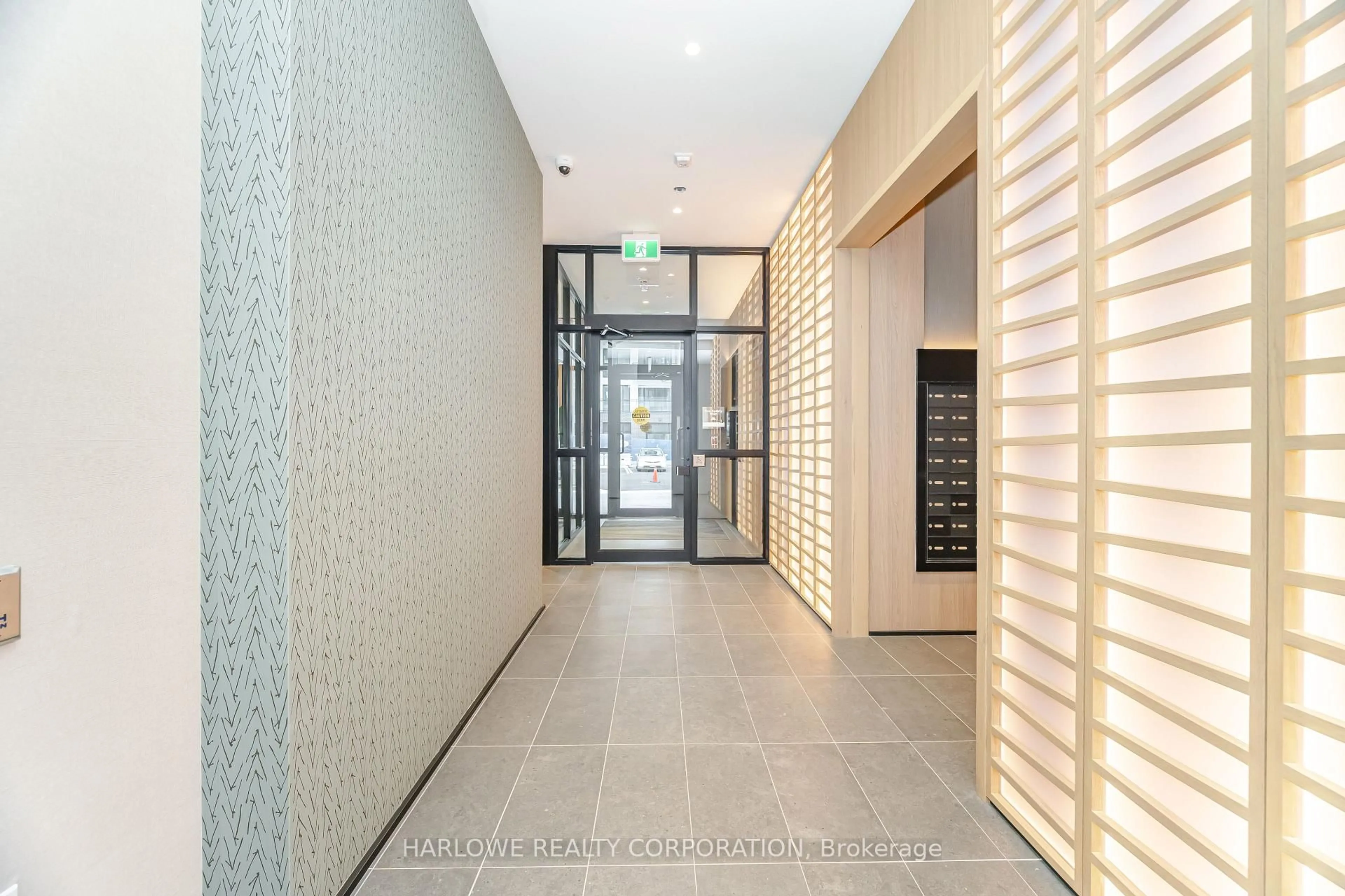 Indoor foyer for 720 Whitlock Ave #703, Milton Ontario L9E 2B5