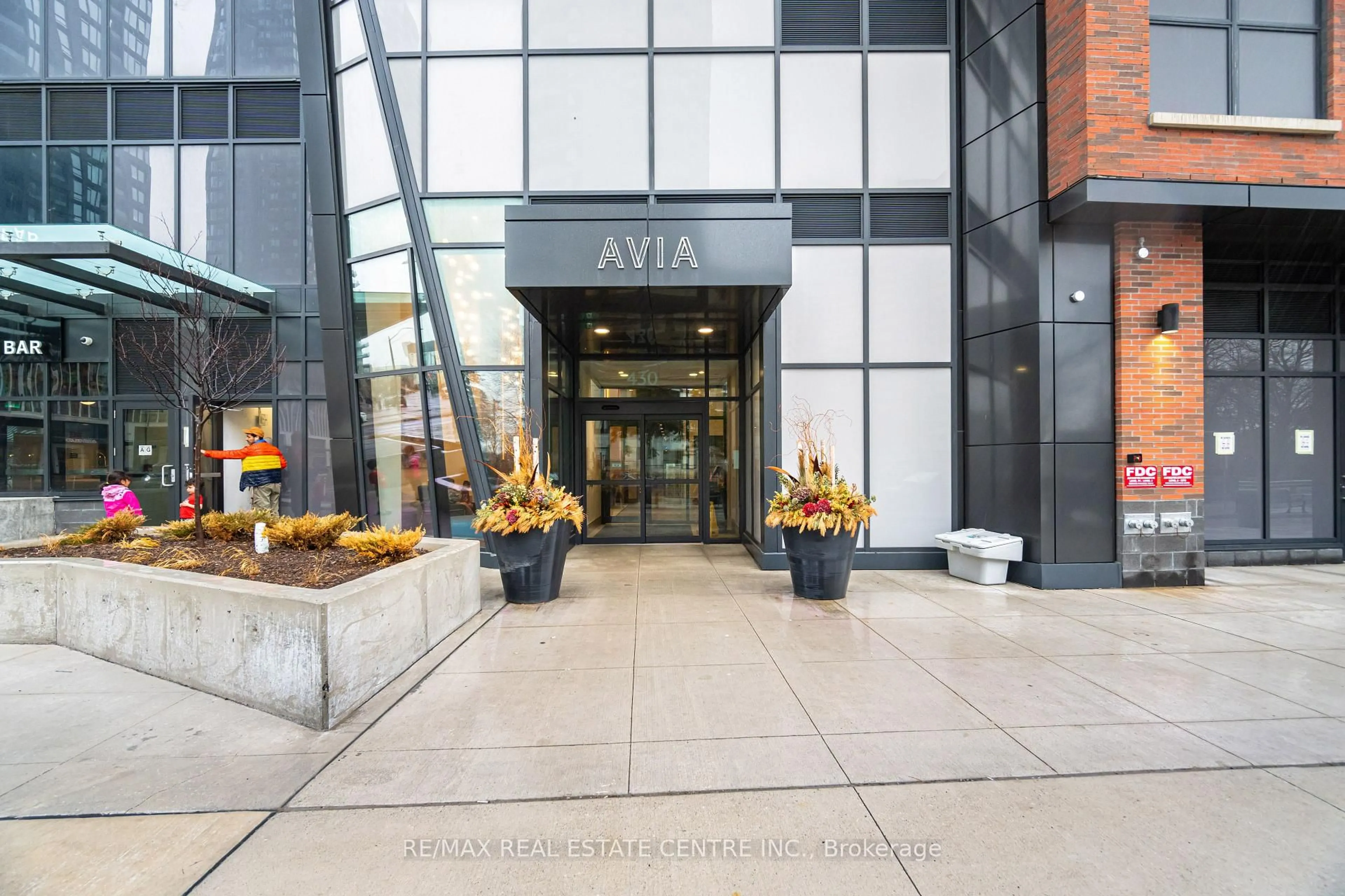 Indoor foyer for 430 Square One Dr #4905, Mississauga Ontario L5B 0L6