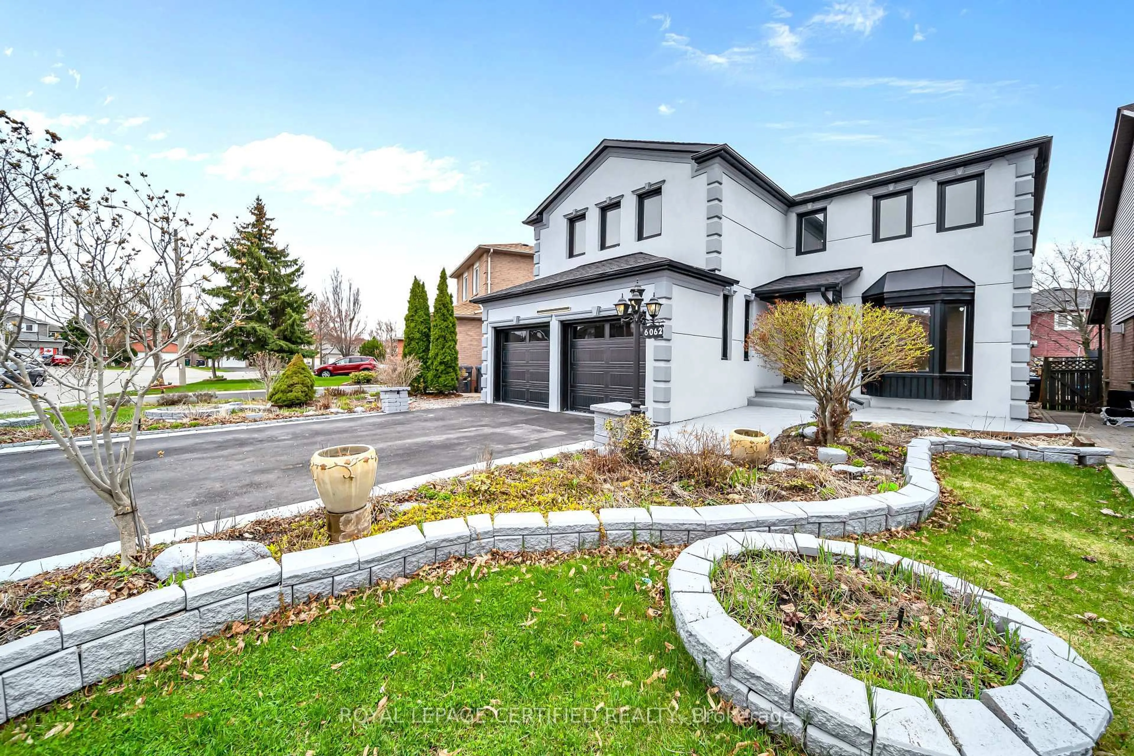 Home with brick exterior material, street for 6062 Prairie Circ, Mississauga Ontario L5N 5C5