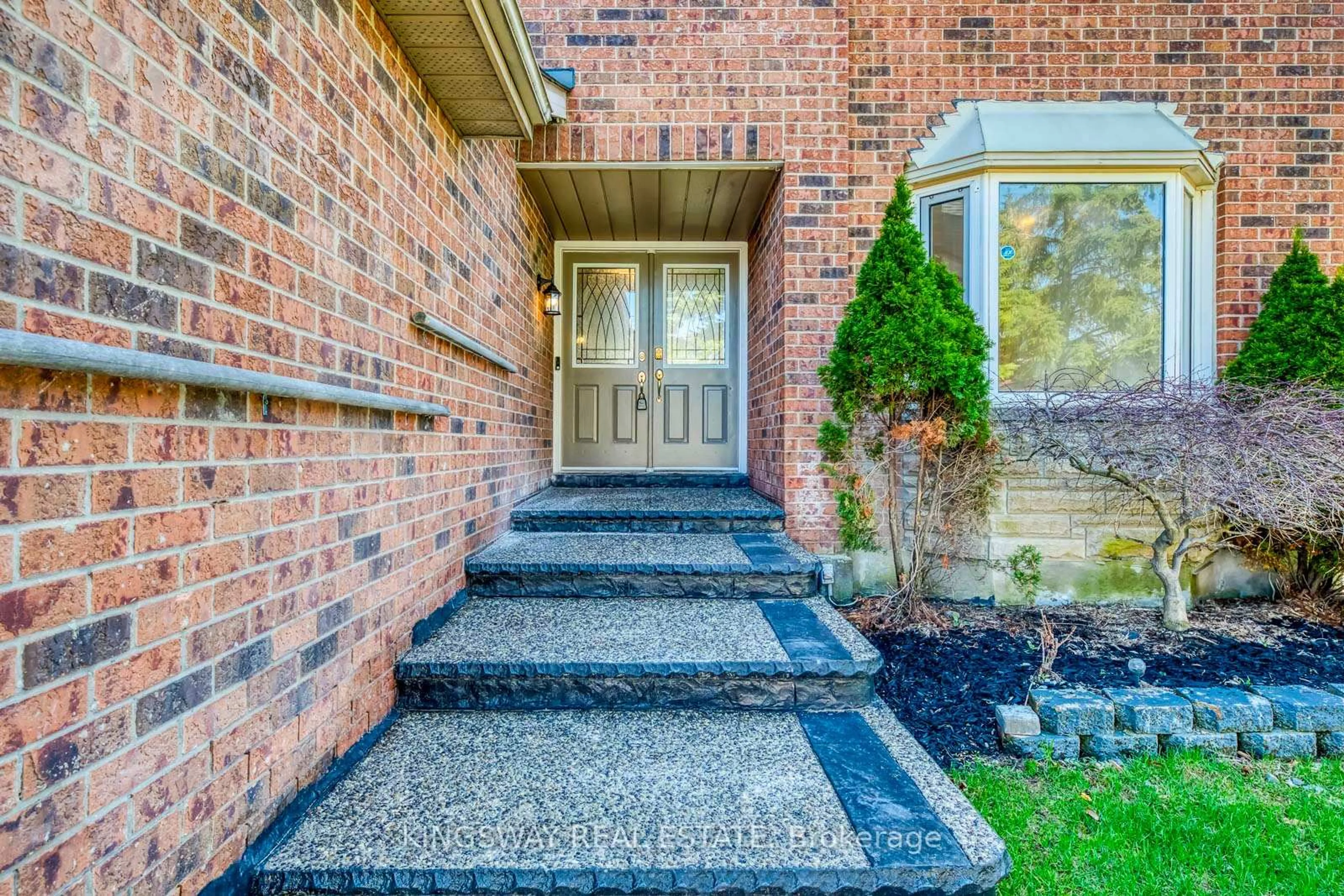 Home with brick exterior material, street for 4020 Melfort Cres, Mississauga Ontario L5L 4K8