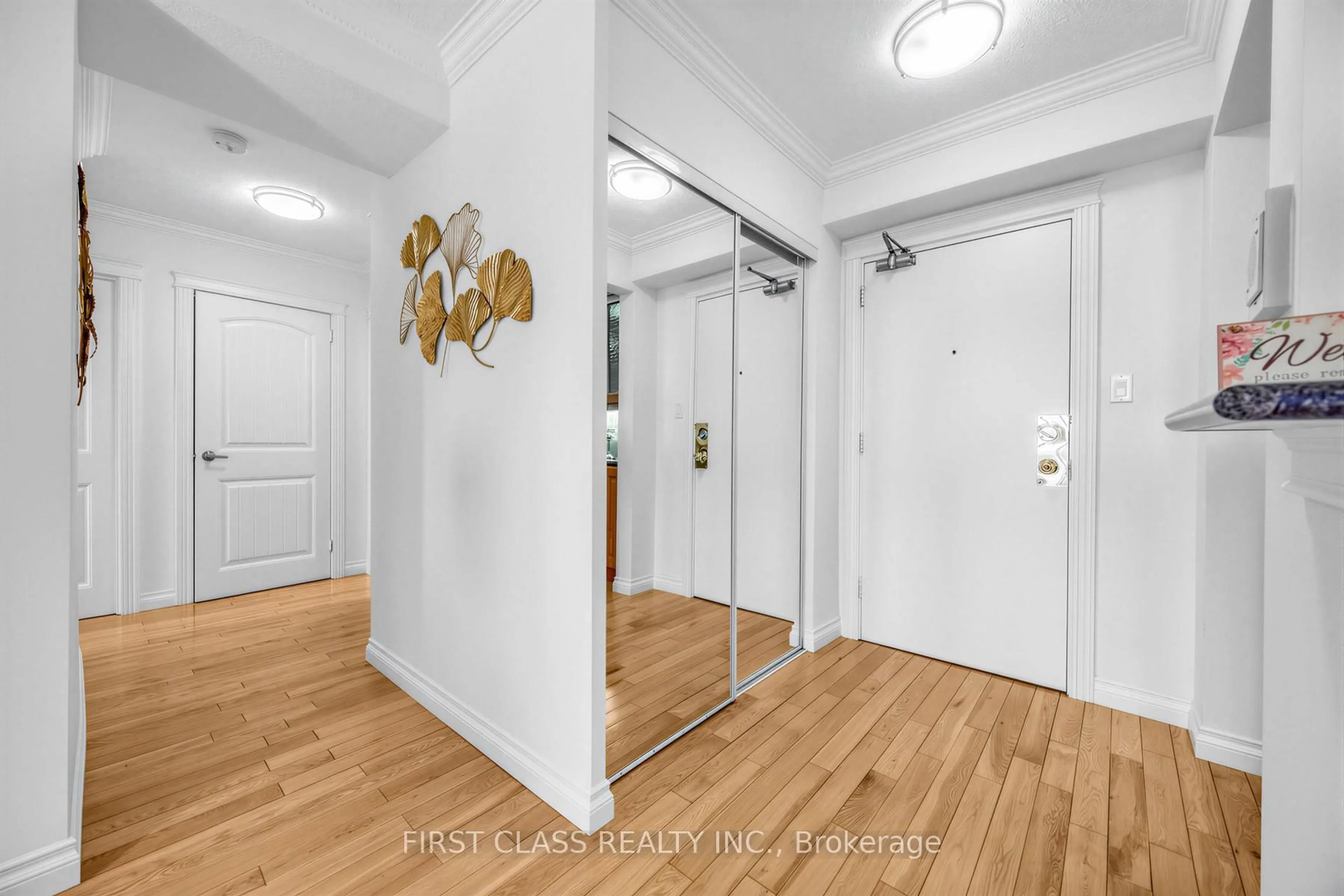 Indoor entryway for 362 The East Mall Rd #1007, Toronto Ontario M9B 6C4