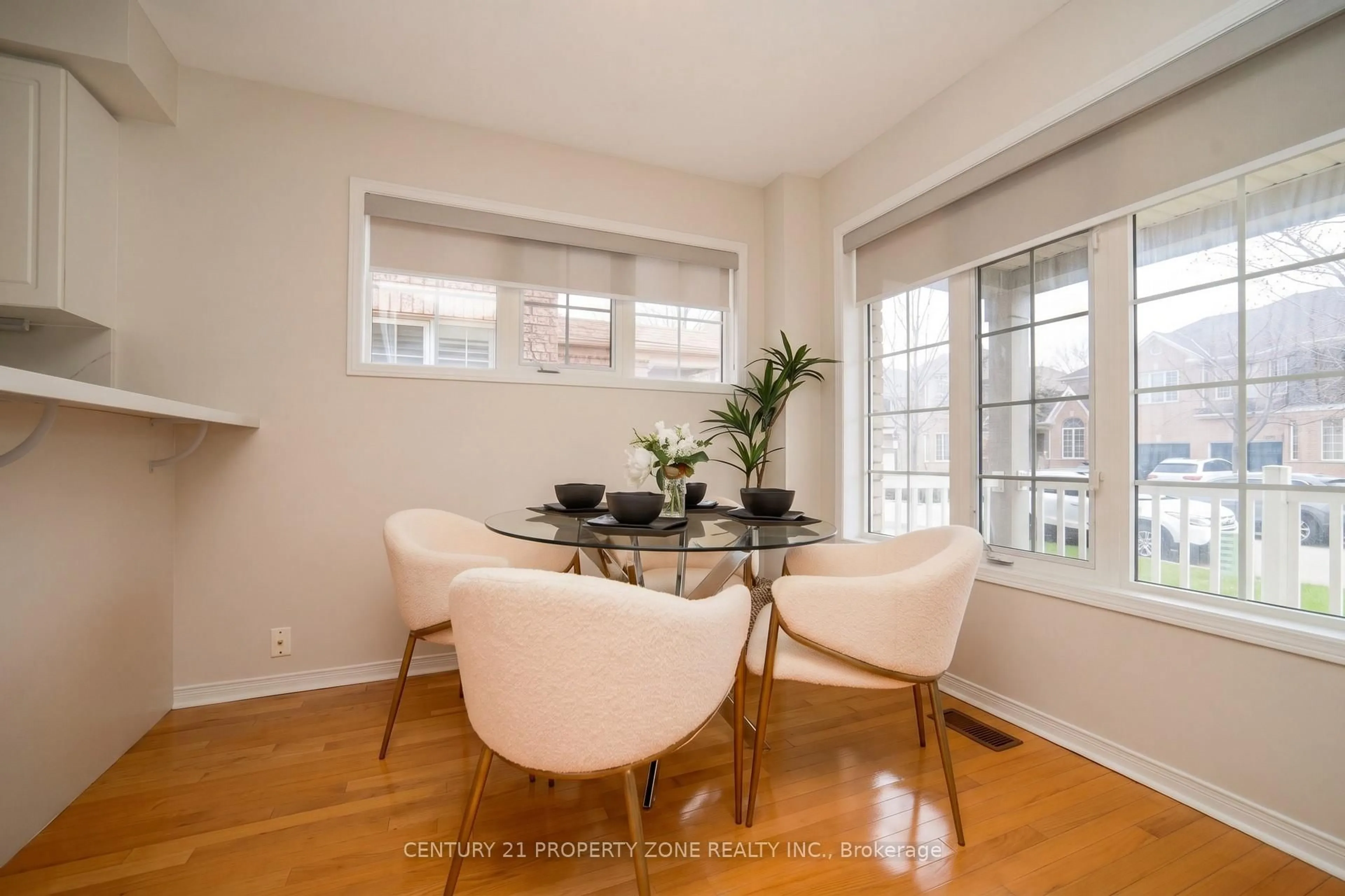 Dining room, wood/laminate floor for 3809 Talias Cres, Mississauga Ontario L5M 6L5