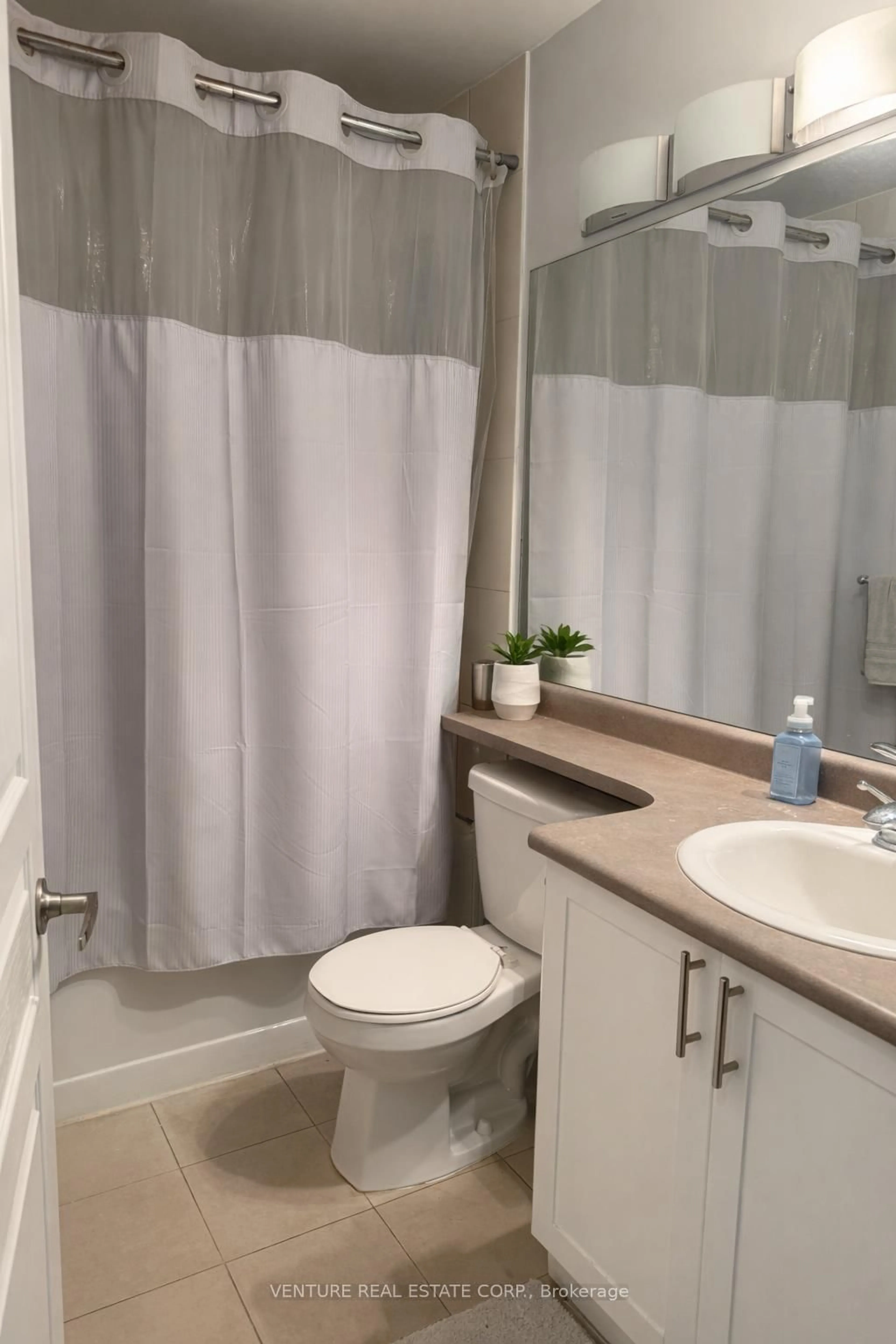 Standard bathroom, unknown for 3525 Kariya Dr #1005, Mississauga Ontario L5B 0C2
