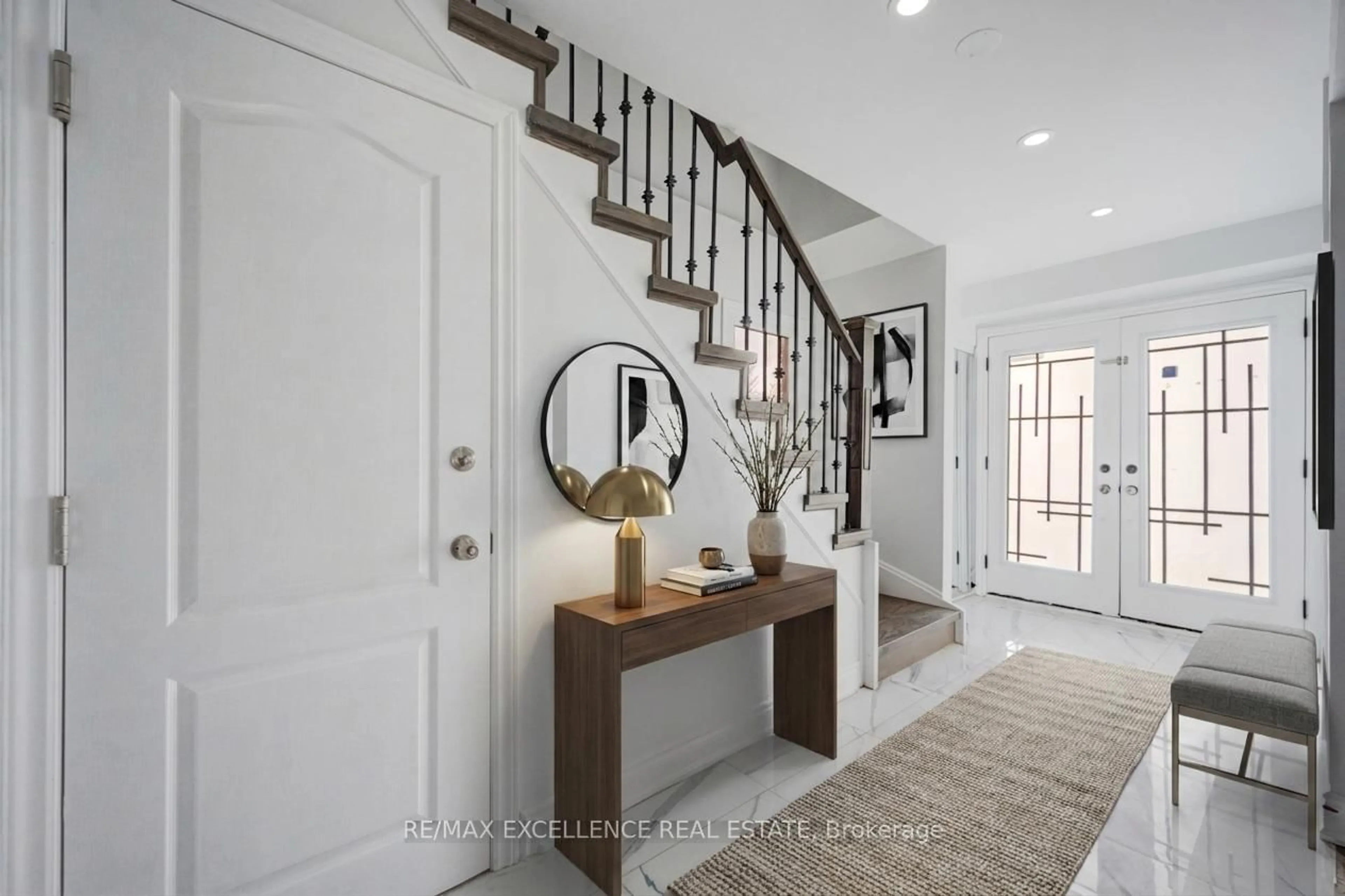 Indoor entryway for 48 Traverston Crt, Brampton Ontario L6Z 1C9