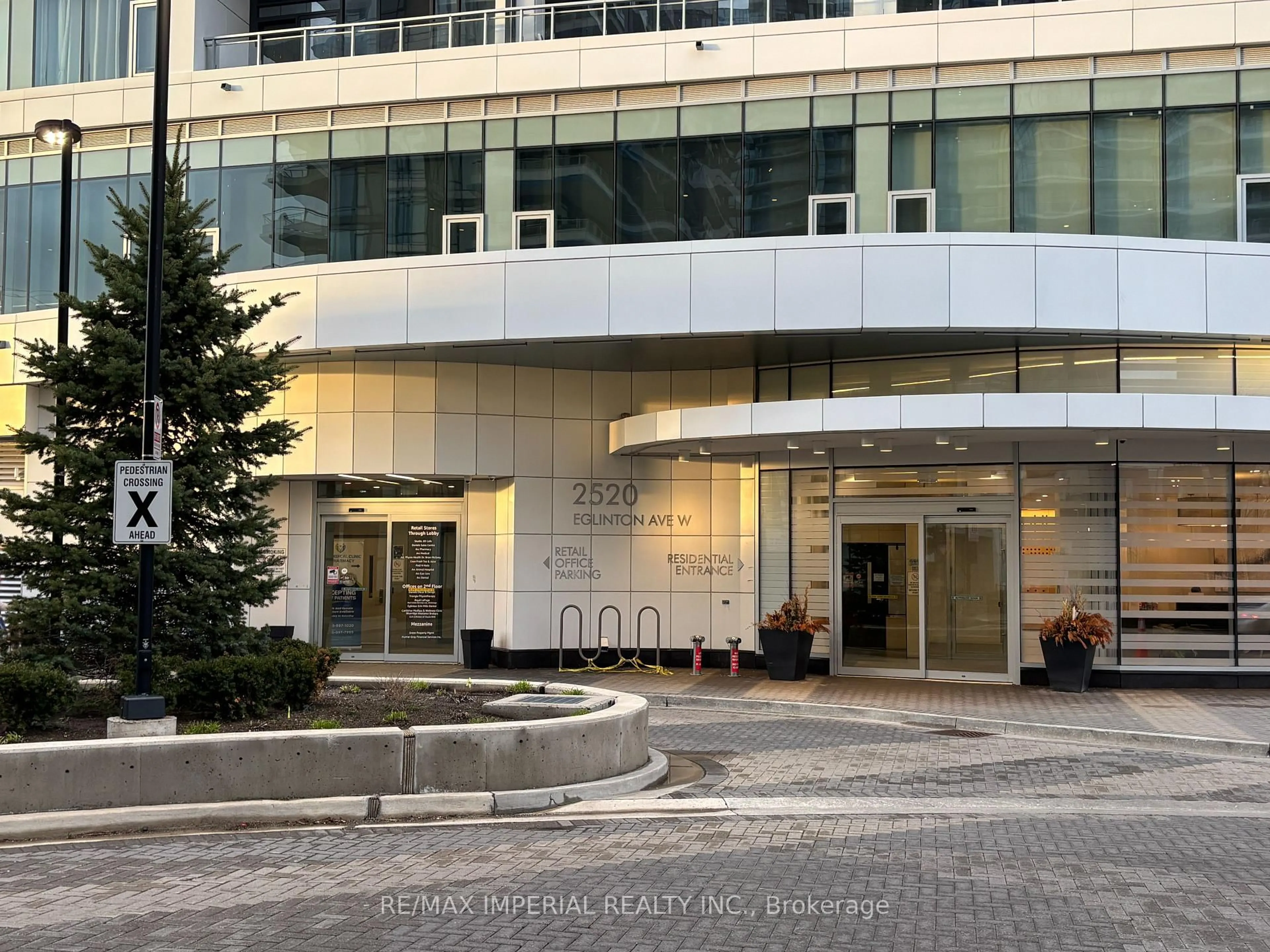 Indoor foyer for 2520 Eglinton Ave #1607, Mississauga Ontario L5M 0Y4