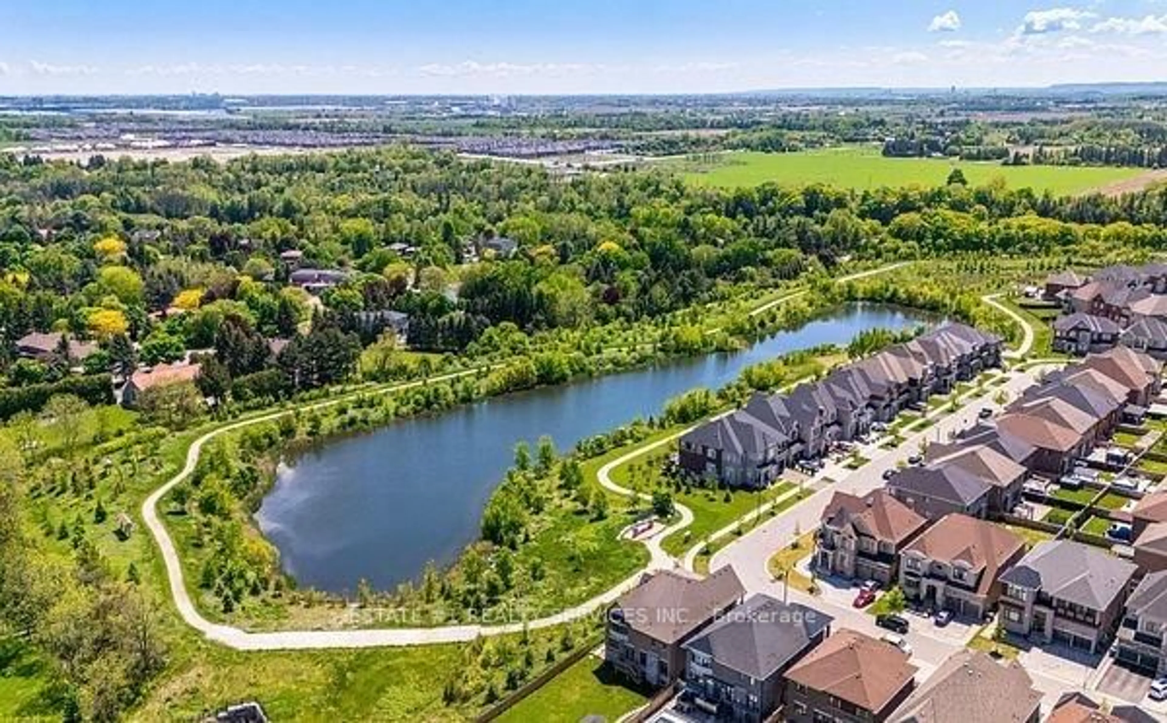 A pic from outside/outdoor area/front of a property/back of a property/a pic from drone, water/lake/river/ocean view for 48 Beacon Hill Dr, Brampton Ontario L6X 0V7