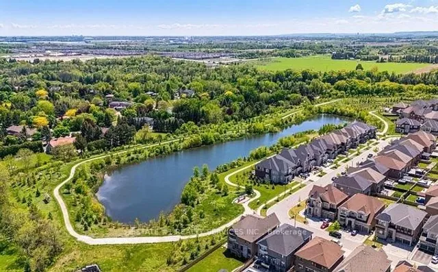 48 Beacon Hill Dr, Brampton 2