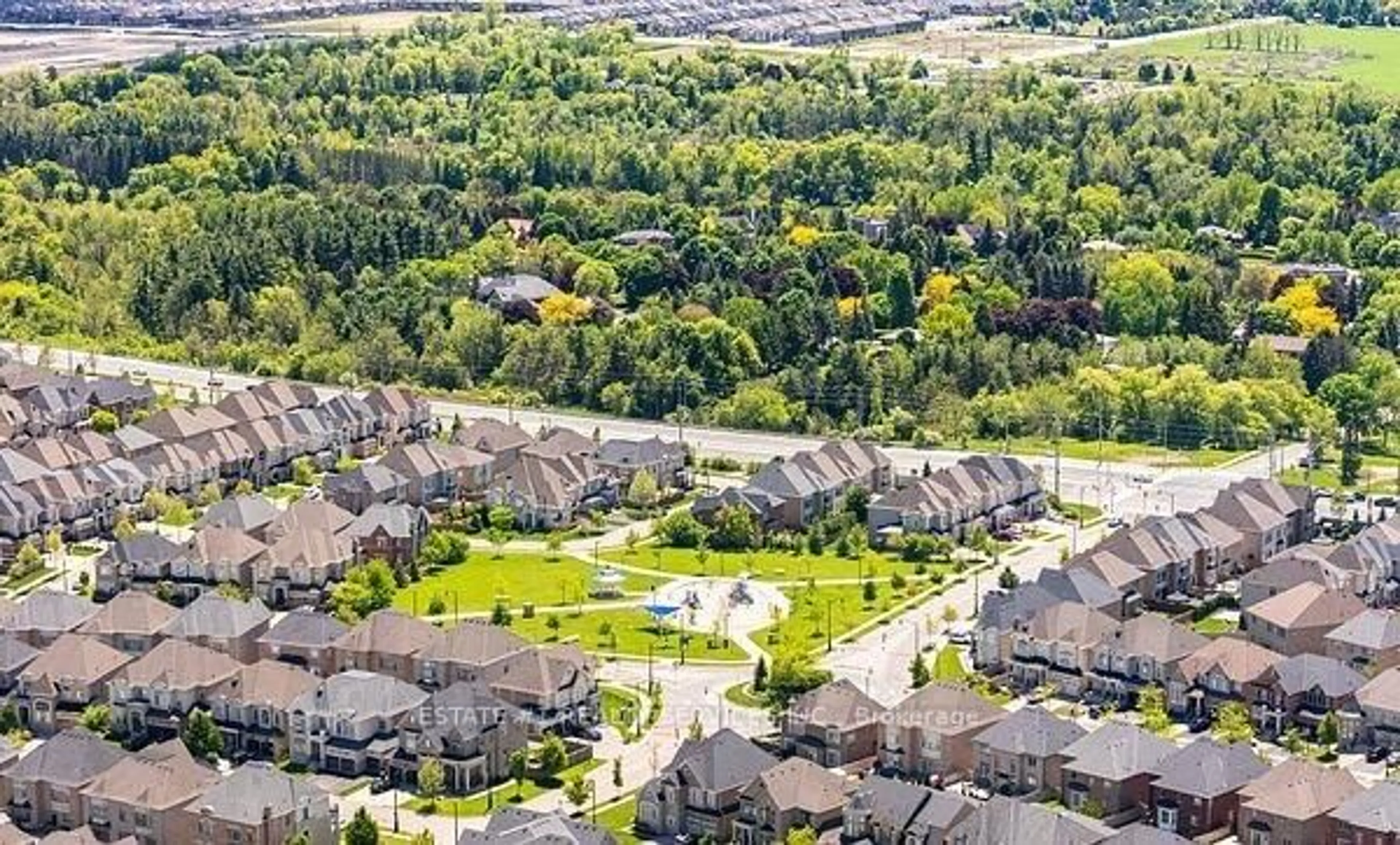 A pic from outside/outdoor area/front of a property/back of a property/a pic from drone, street for 48 Beacon Hill Dr, Brampton Ontario L6X 0V7