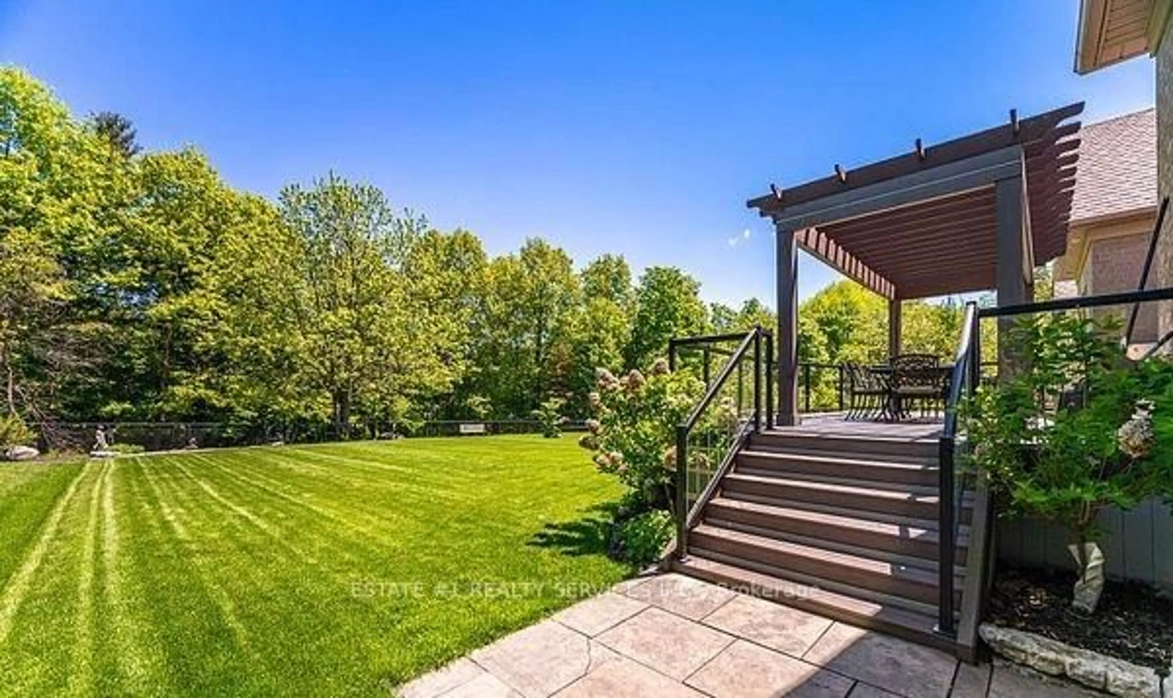 Patio, mountain view for 48 Beacon Hill Dr, Brampton Ontario L6X 0V7