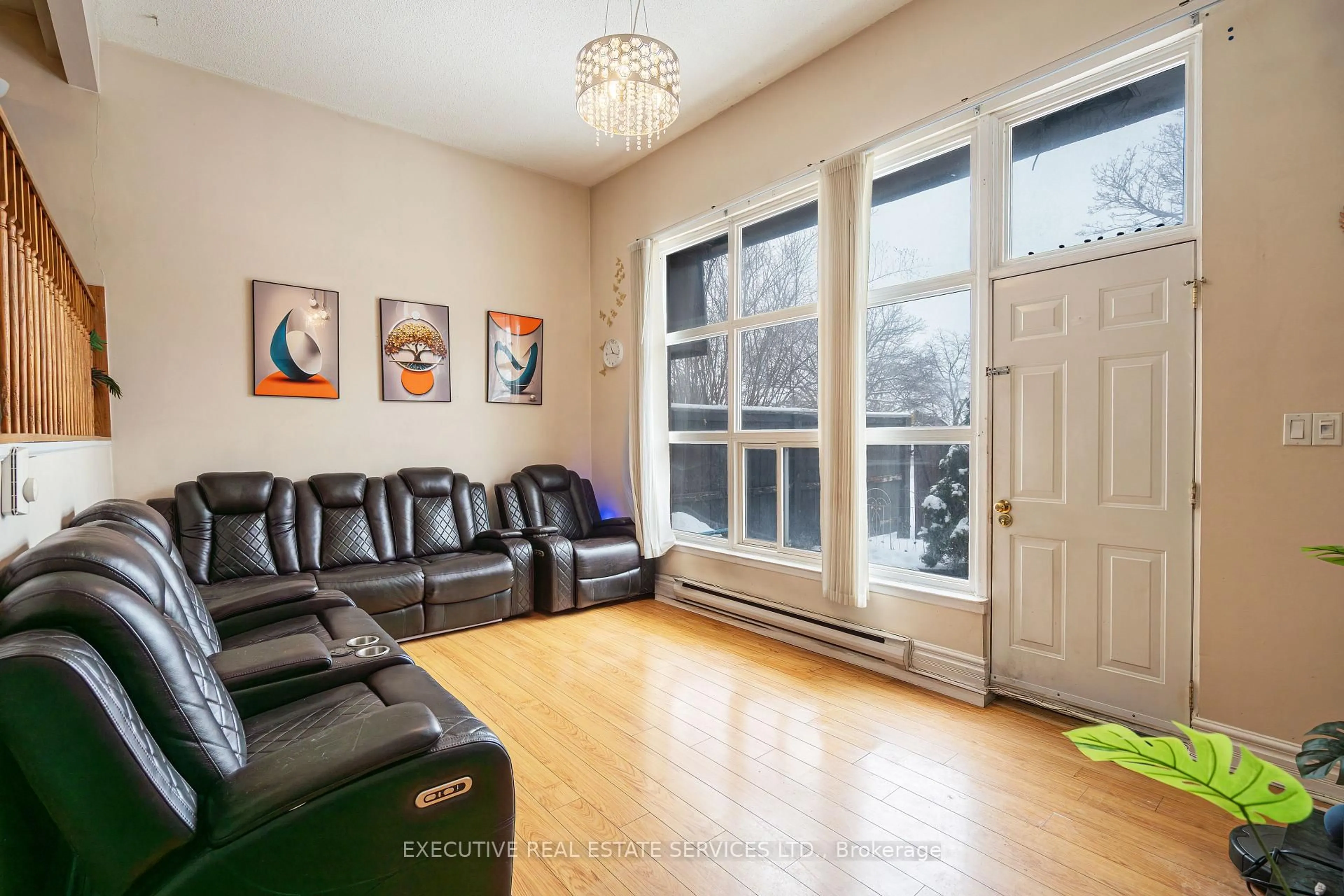 Living room with furniture, unknown for 25 Briar Path, Brampton Ontario L6T 2A2