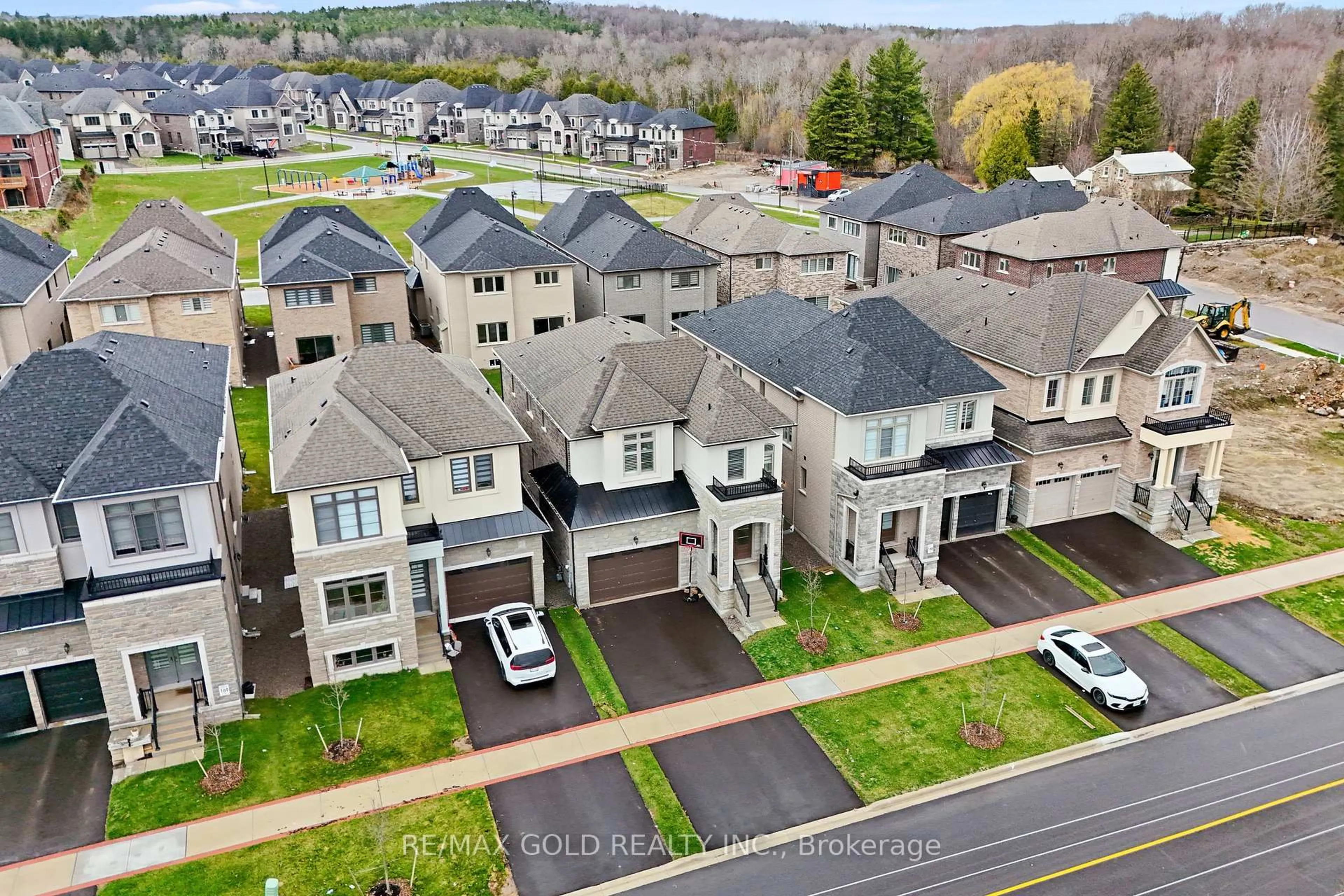 A pic from outside/outdoor area/front of a property/back of a property/a pic from drone, street for 105 Walker Rd, Caledon Ontario L7C 4M9