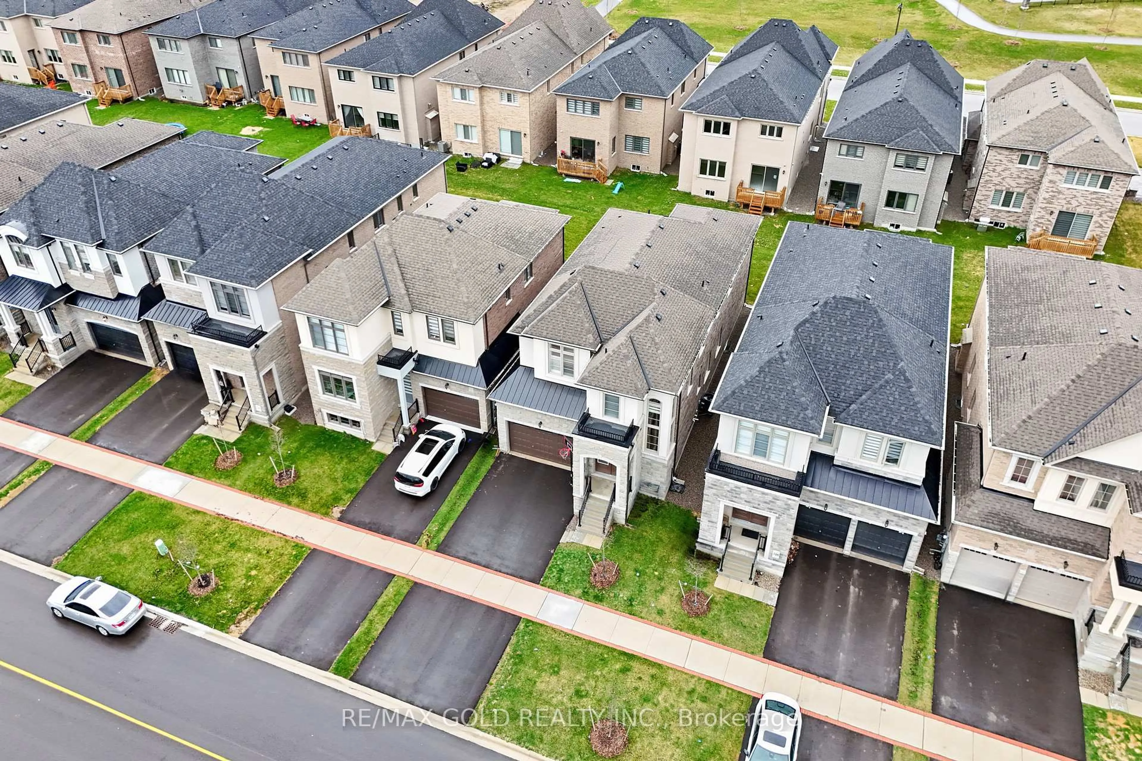 A pic from outside/outdoor area/front of a property/back of a property/a pic from drone, street for 105 Walker Rd, Caledon Ontario L7C 4M9