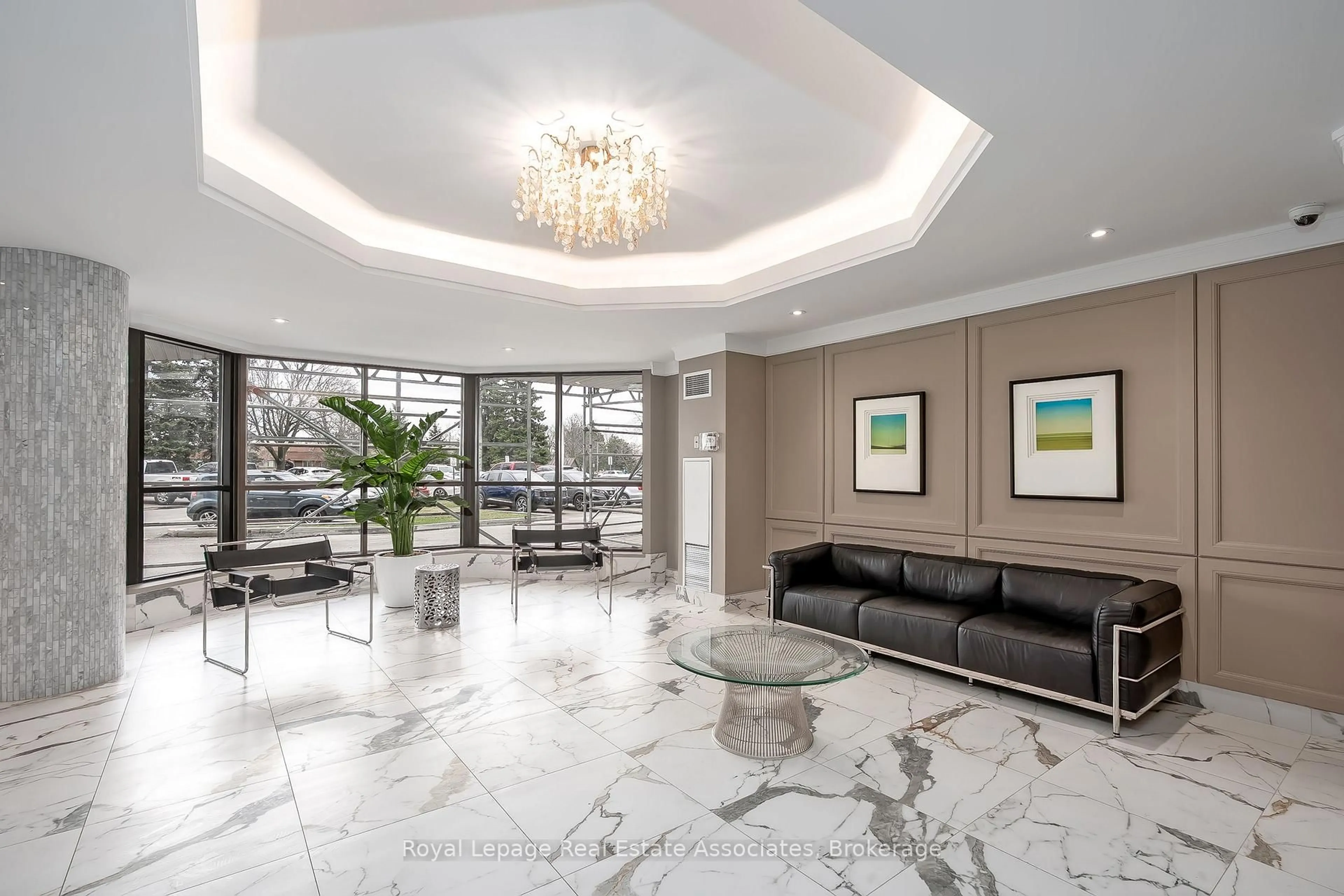 Lobby for 1155 Bough Beeches Blvd #909, Mississauga Ontario L4W 4N2