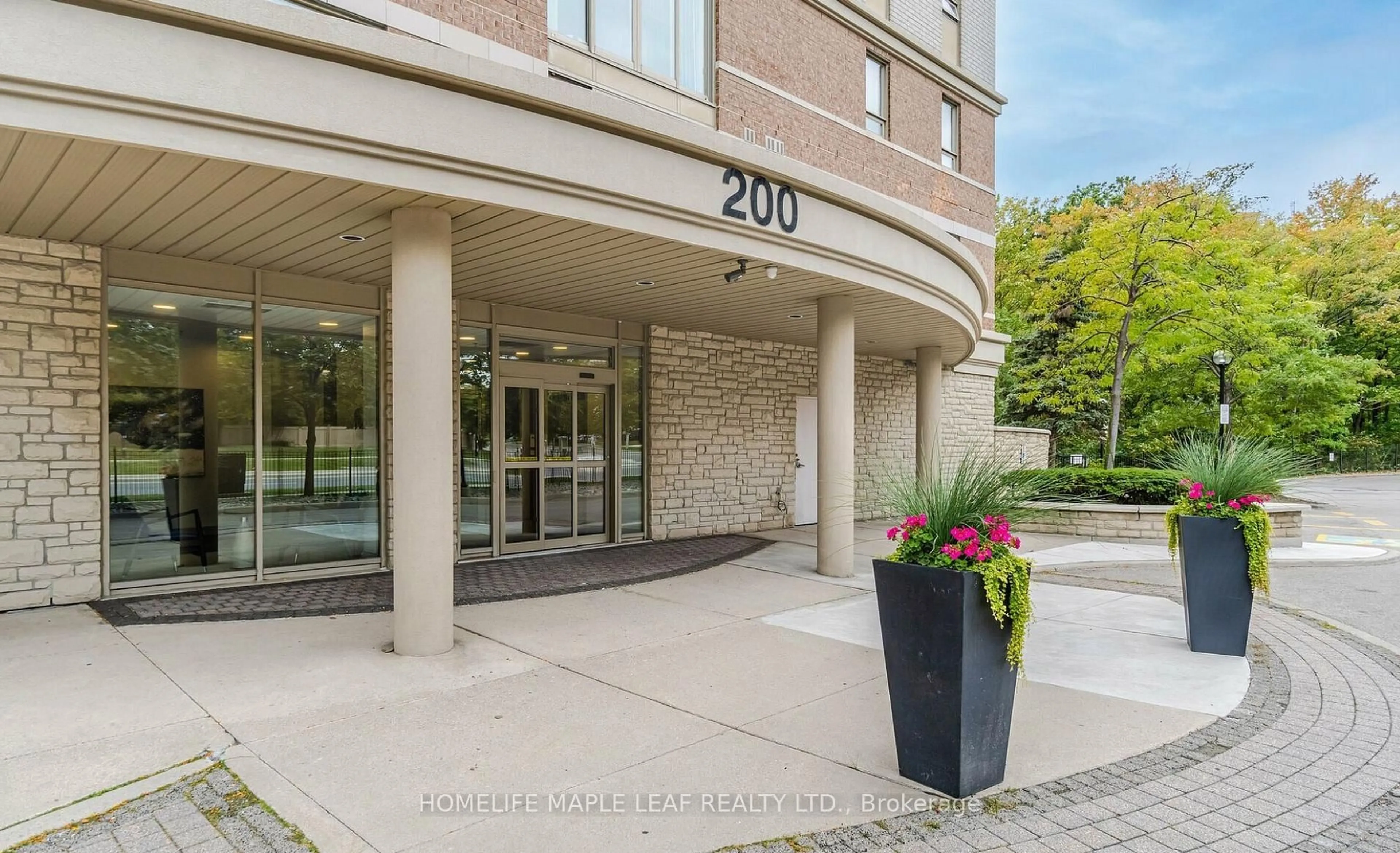 Indoor foyer for 200 Burnhamthorpe Rd #1304, Mississauga Ontario L5A 4L4