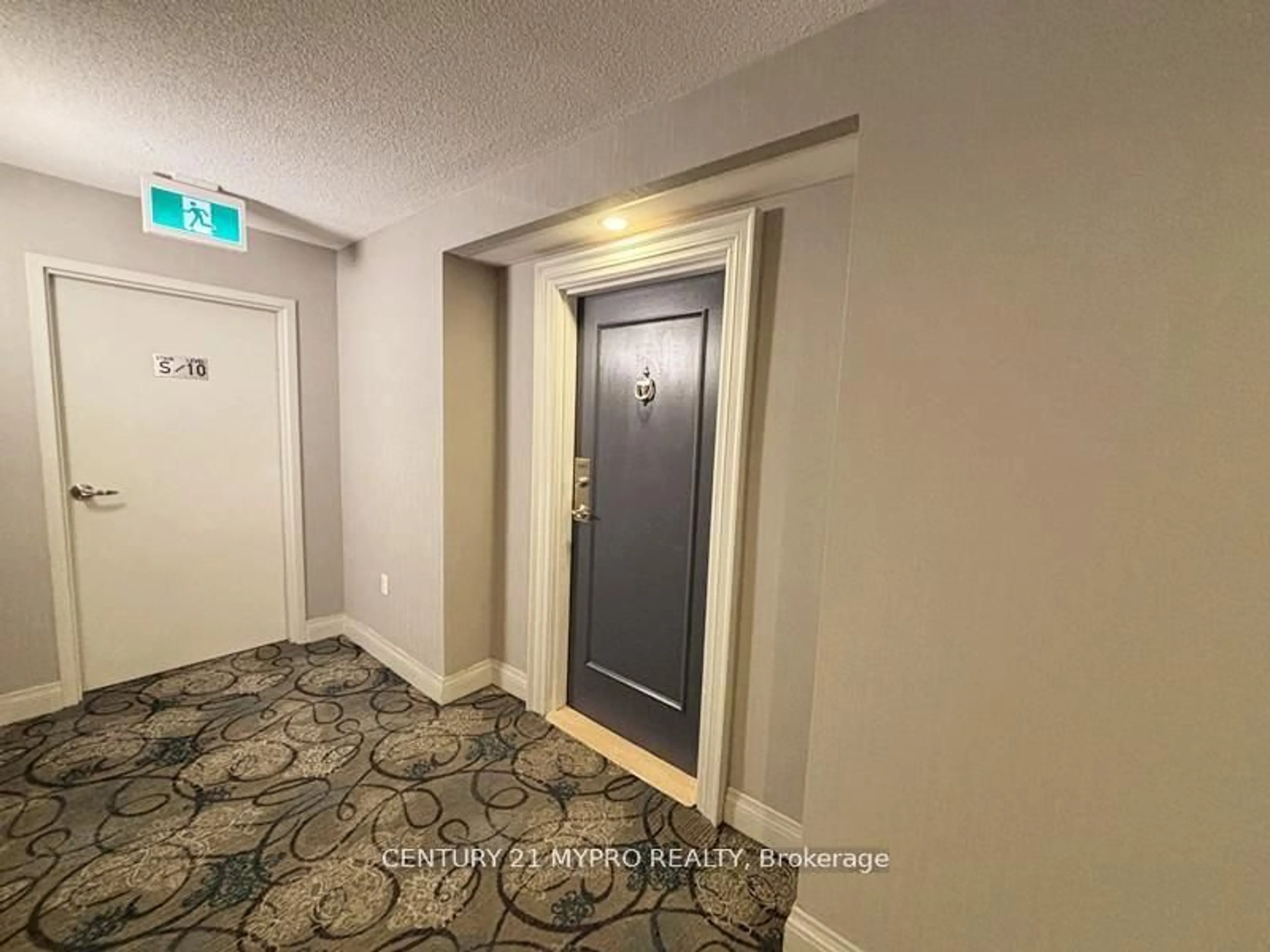Indoor foyer for 355 Rathburn Rd #1001, Mississauga Ontario L4Z 1H4