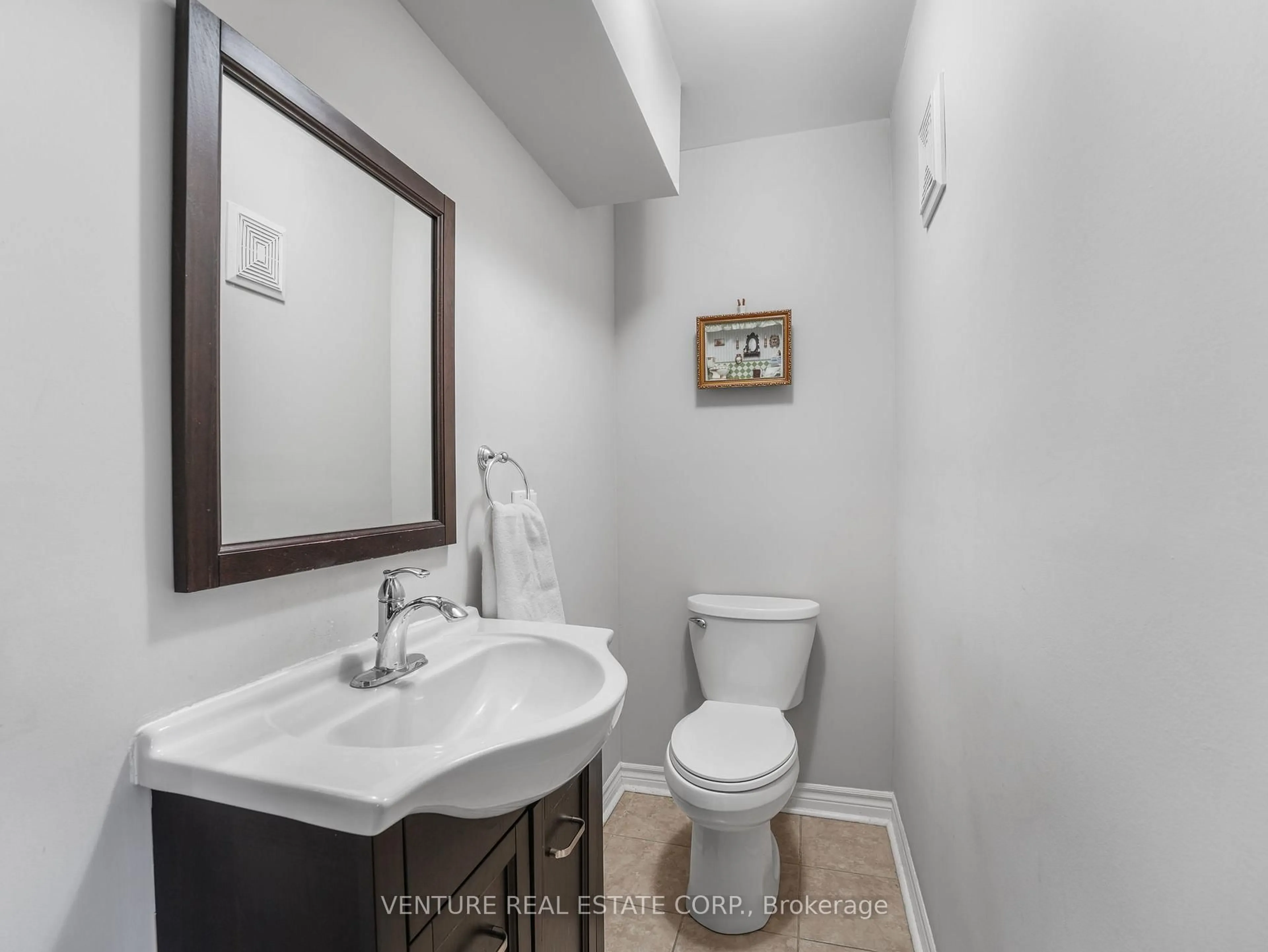 Standard bathroom, ceramic/tile floor for 6779 Glen Erin Dr #7, Mississauga Ontario L5N 2C1