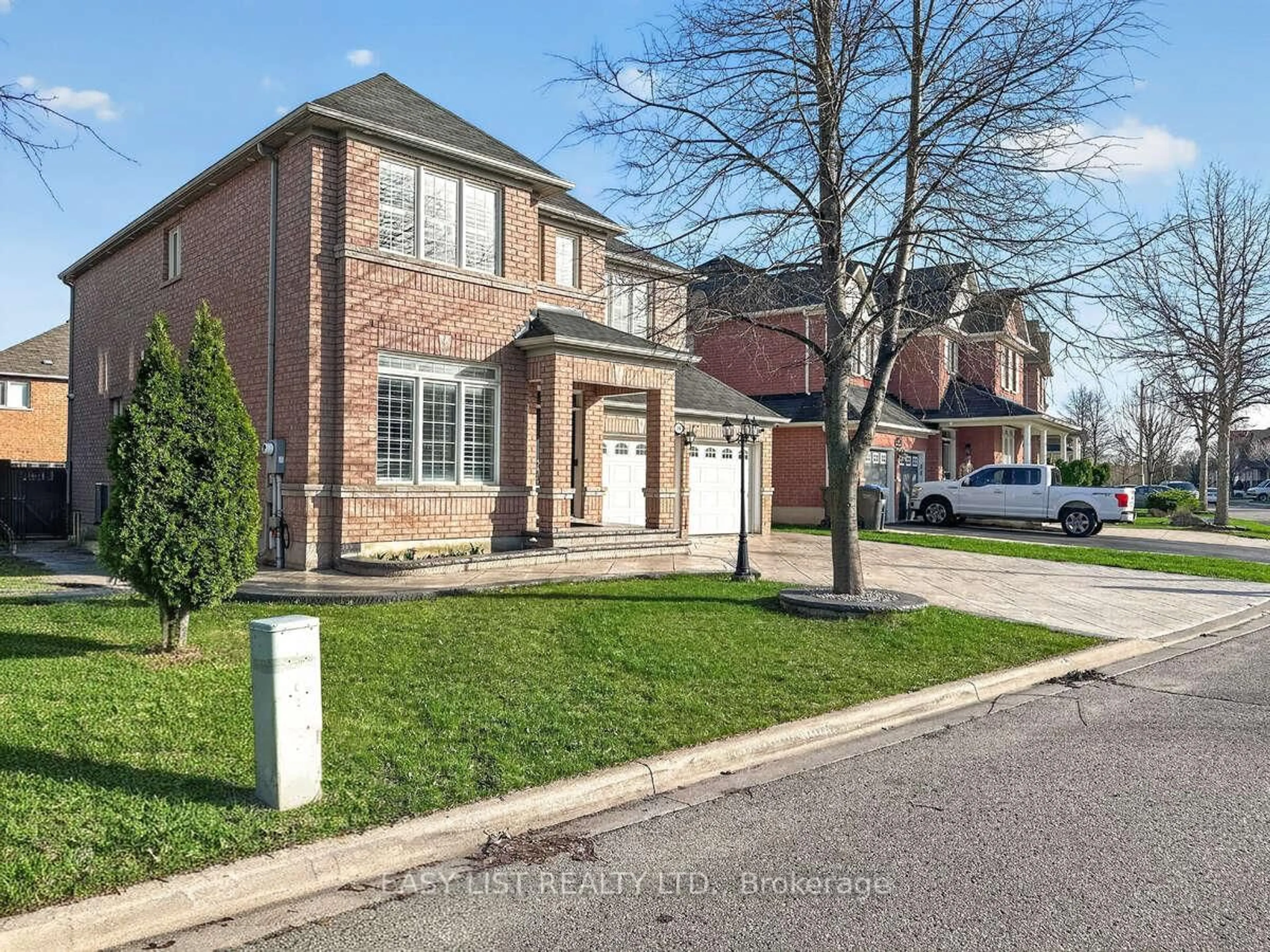 Home with brick exterior material, street for 39 Good Hope Rd, Brampton Ontario L6R 3L6