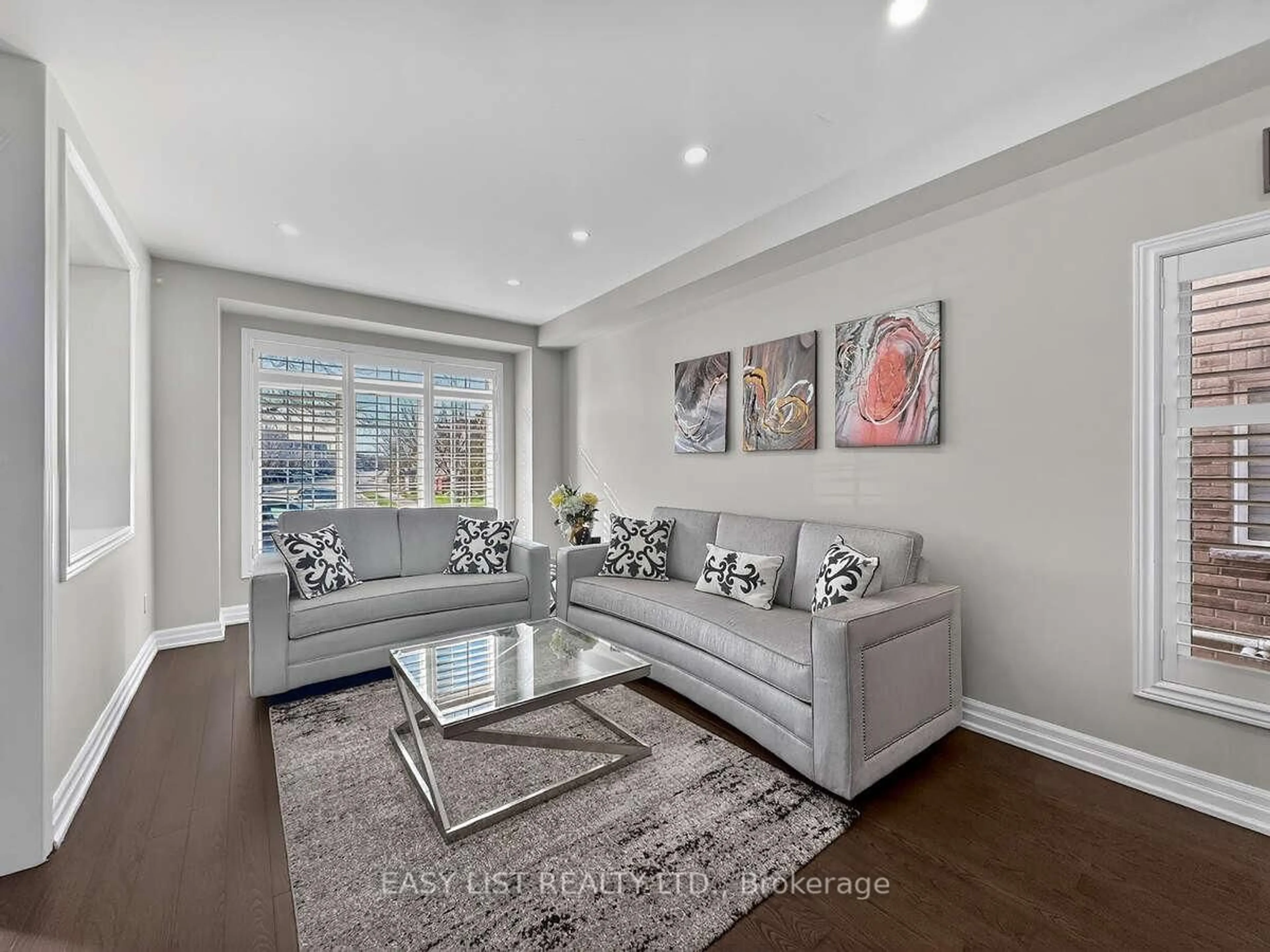 Living room with furniture, unknown for 39 Good Hope Rd, Brampton Ontario L6R 3L6