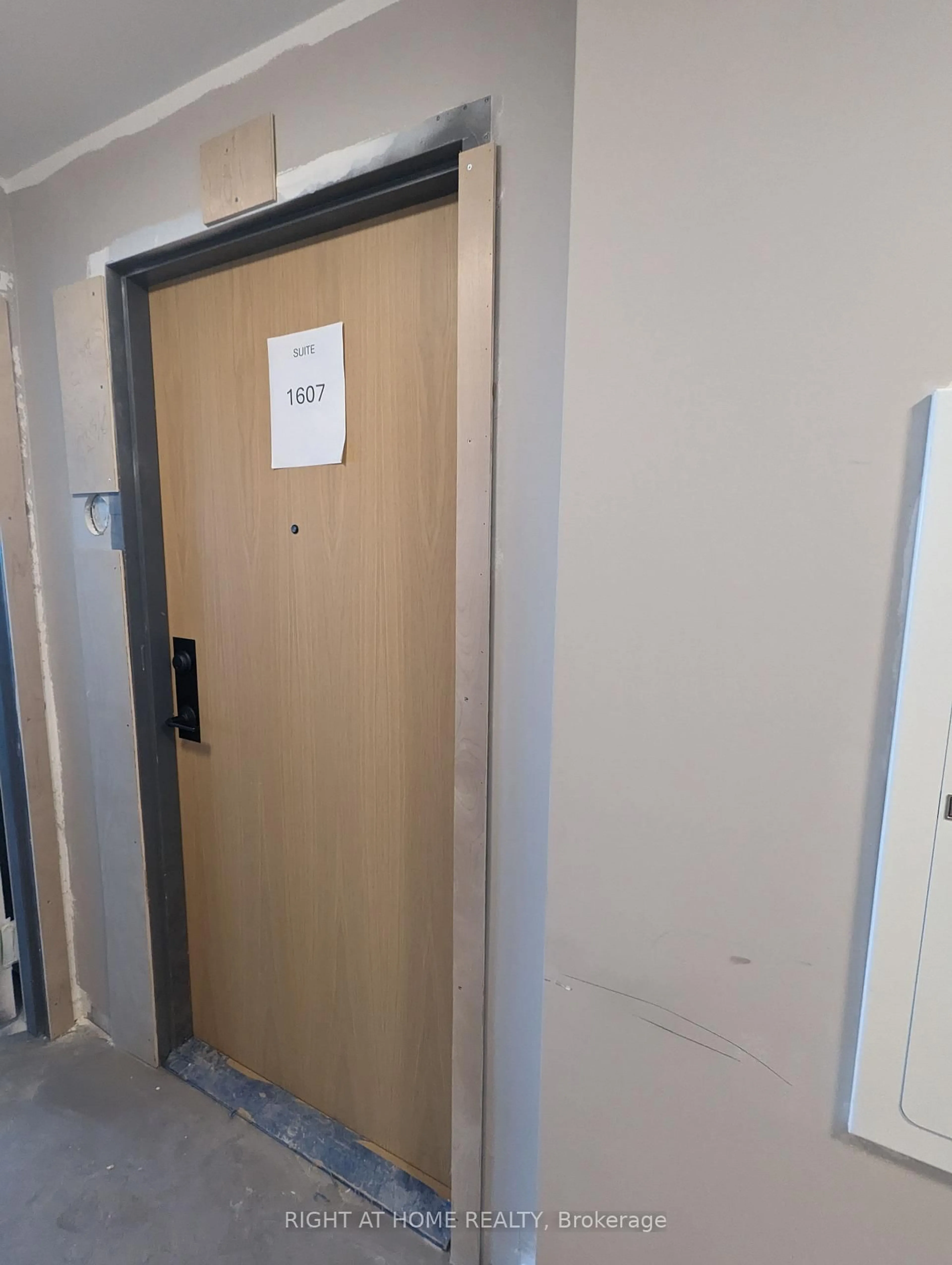 A pic of a room for 202 Burnhamthorpe Rd #1607, Mississauga Ontario L5A 0B2