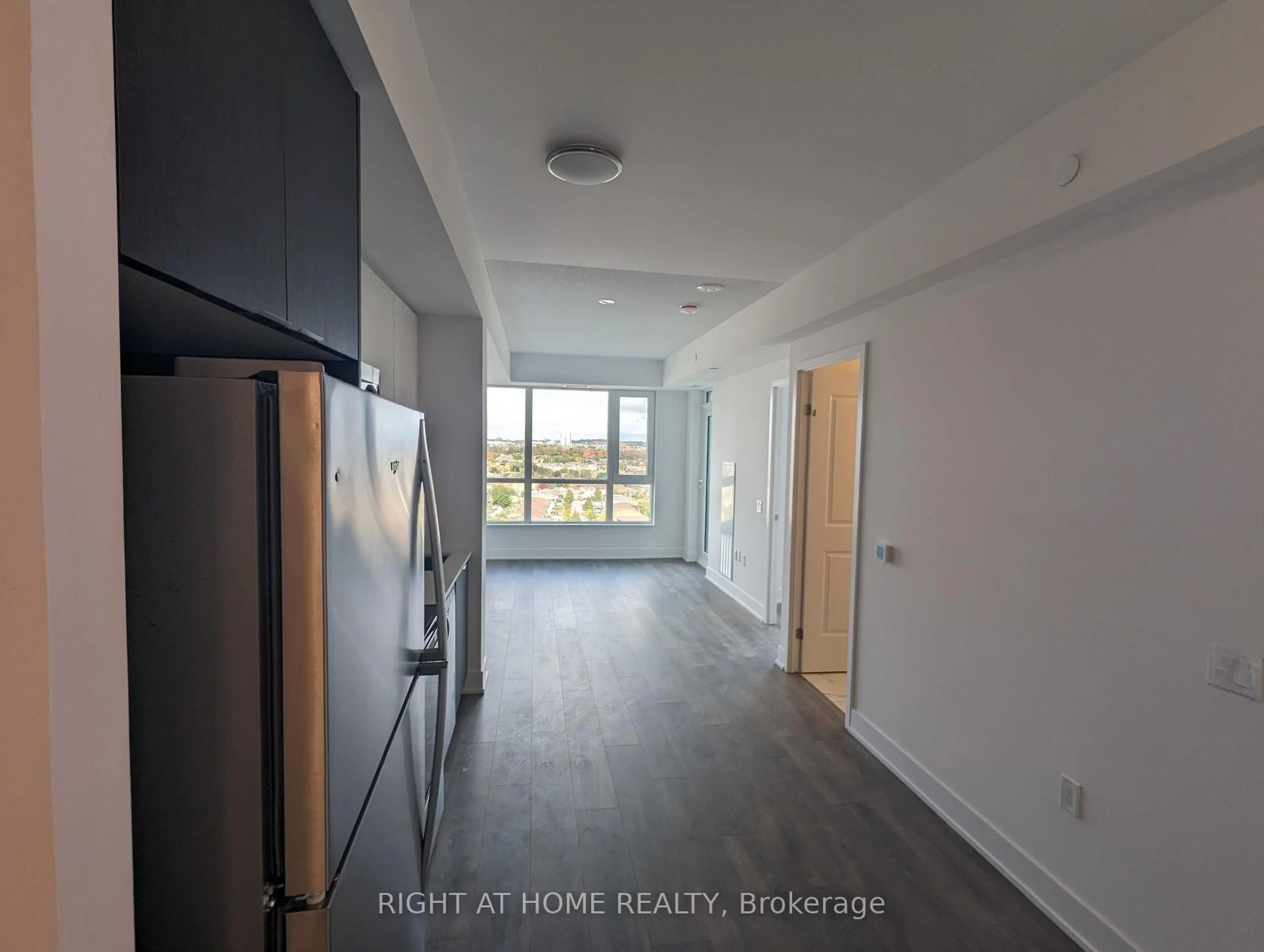 A pic of a room for 202 Burnhamthorpe Rd #1607, Mississauga Ontario L5A 0B2