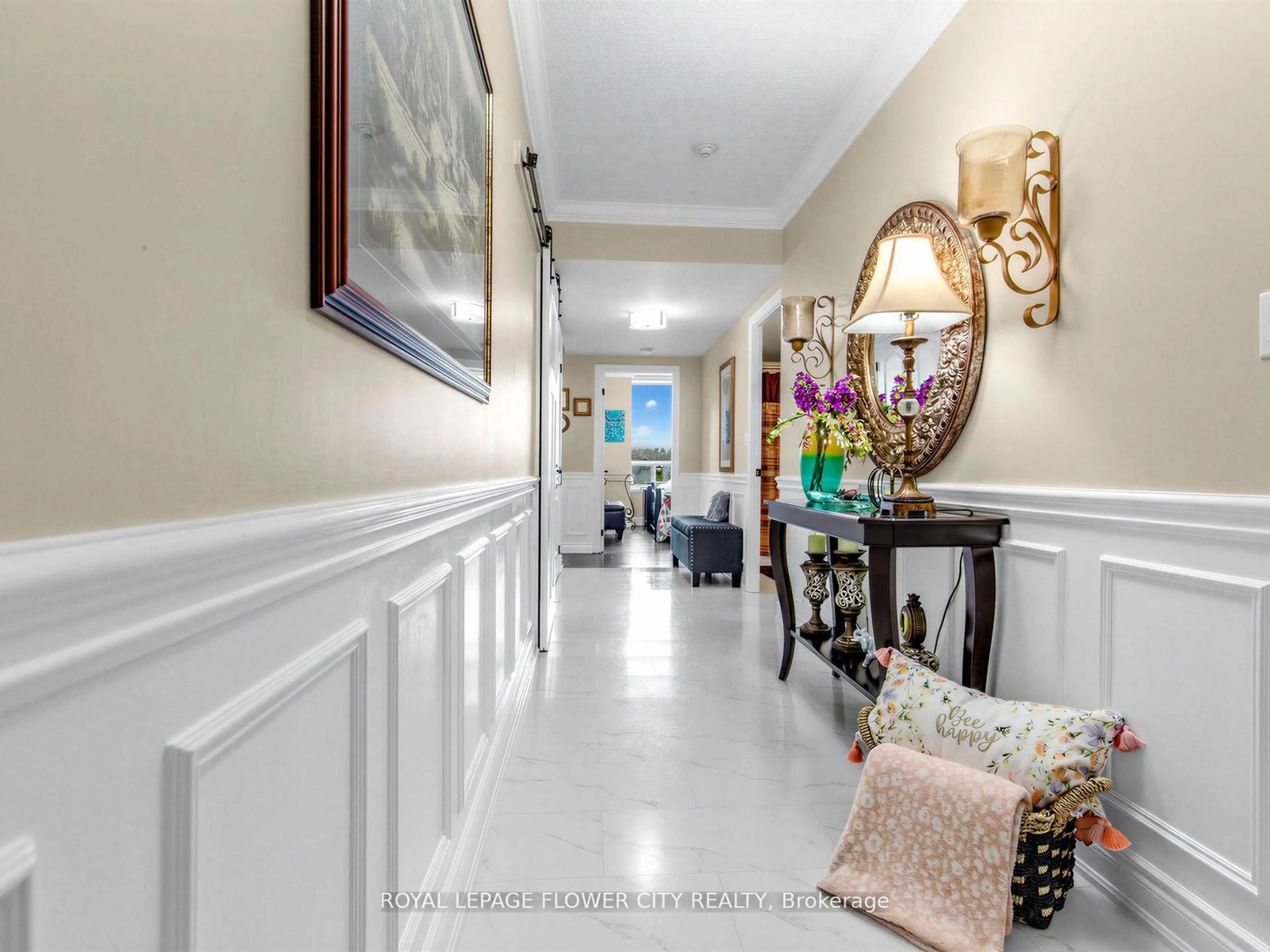 Indoor entryway for 2088 Lawrence Ave #404, Toronto Ontario M9N 1J1