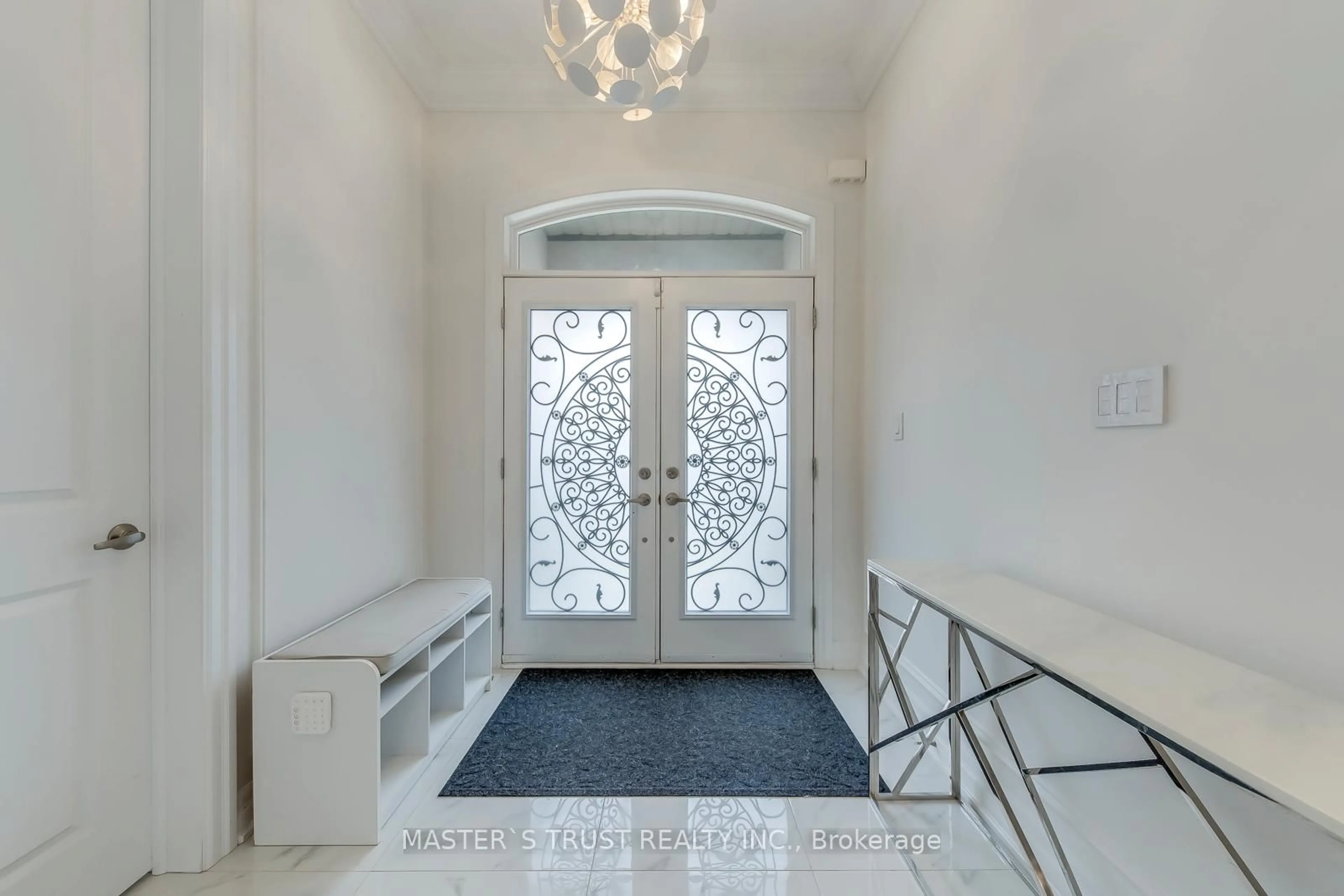 Indoor entryway for 62 Merlin St, Oakville Ontario L6H 0Z4
