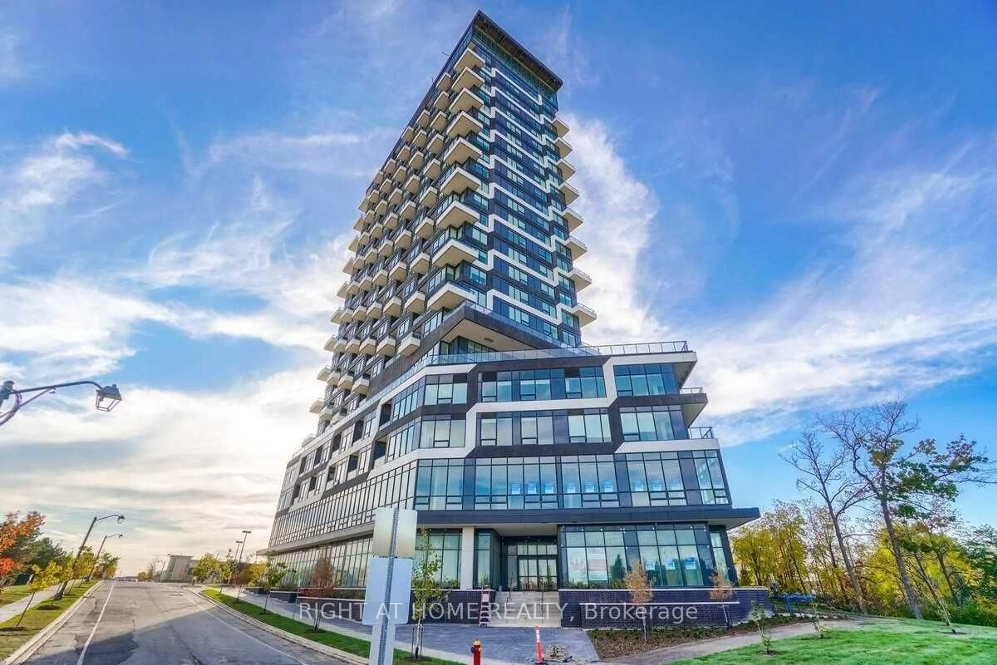 Indoor foyer for 297 Oak Walk Dr #307, Oakville Ontario L6H 3R6