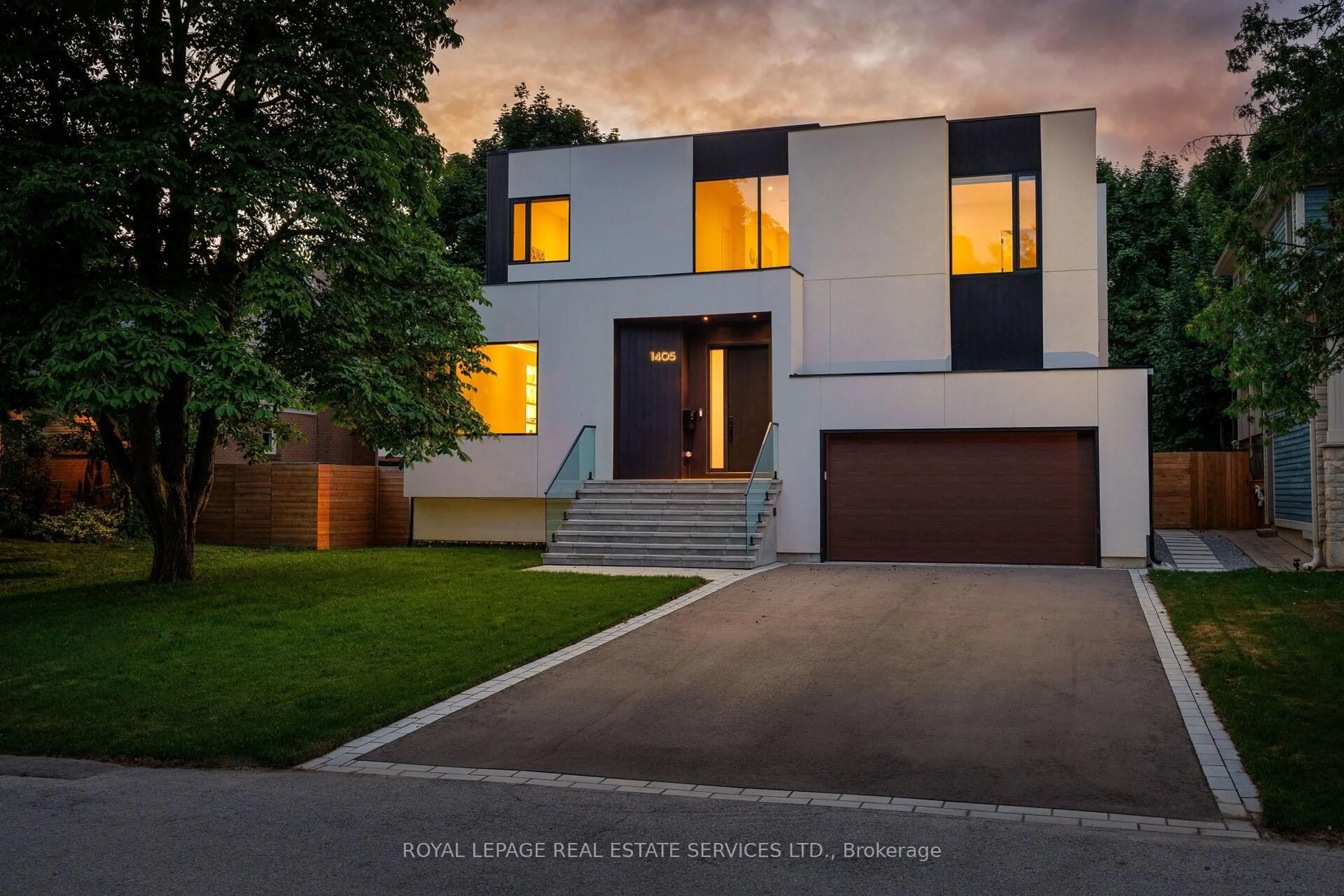 Home with brick exterior material, street for 1405 Acton Cres, Oakville Ontario L6J 2S6